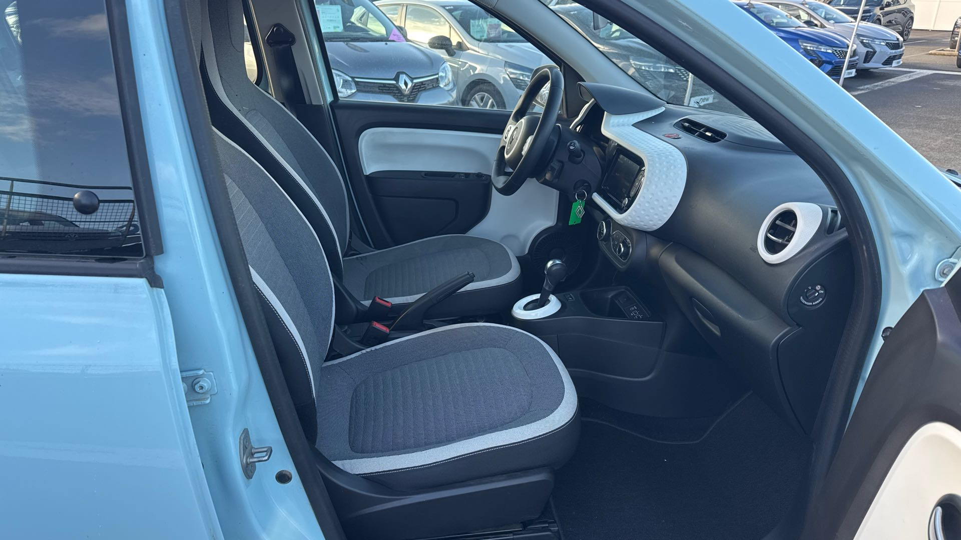 Vente en ligne Renault Twingo Electrique Twingo III E-Tech au prix de 13 990 €