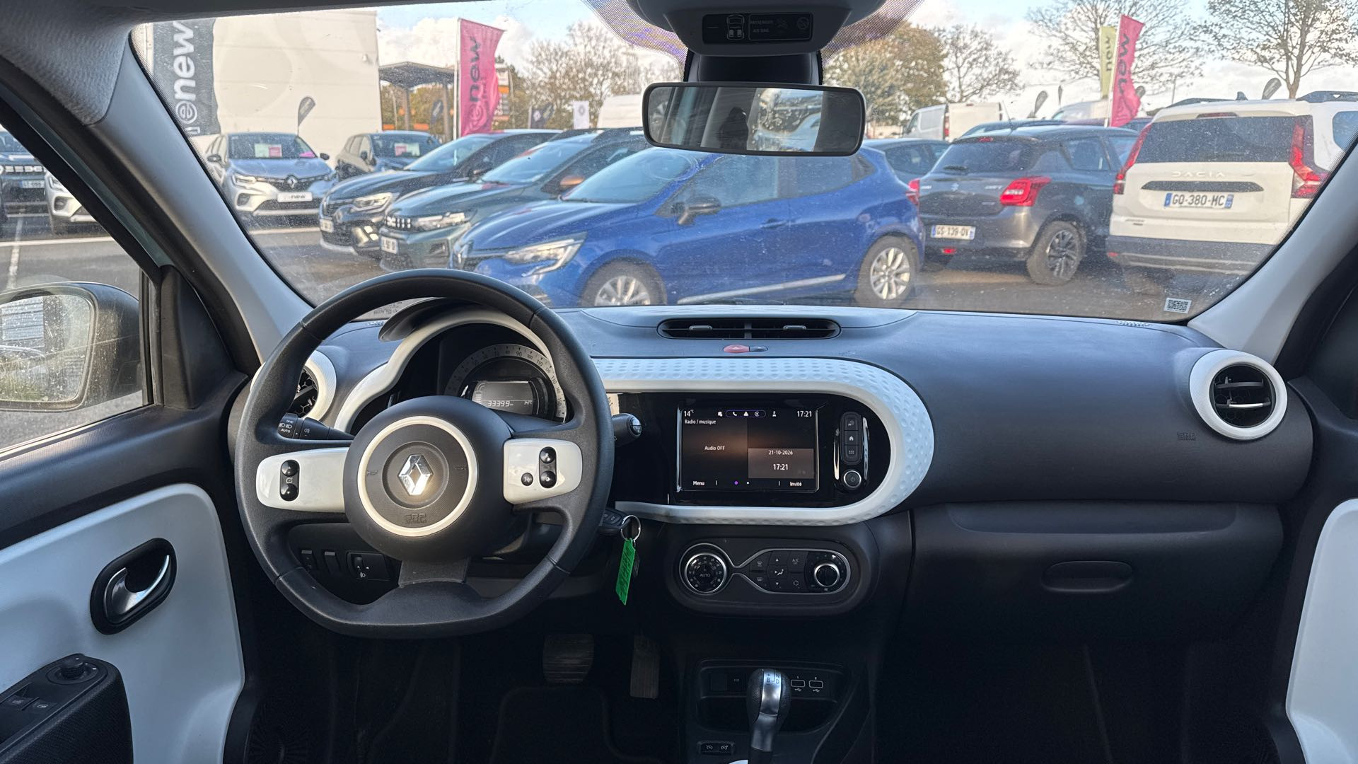 Vente en ligne Renault Twingo Electrique Twingo III E-Tech au prix de 13 990 €
