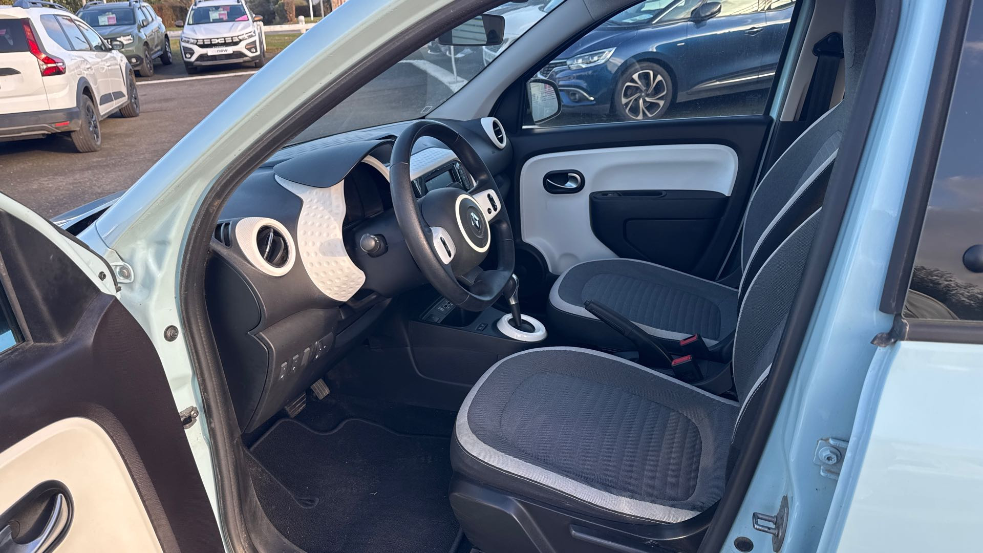 Vente en ligne Renault Twingo Electrique Twingo III E-Tech au prix de 13 990 €