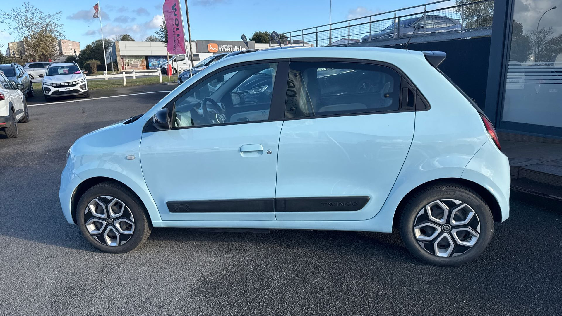 Vente en ligne Renault Twingo Electrique Twingo III E-Tech au prix de 13 990 €