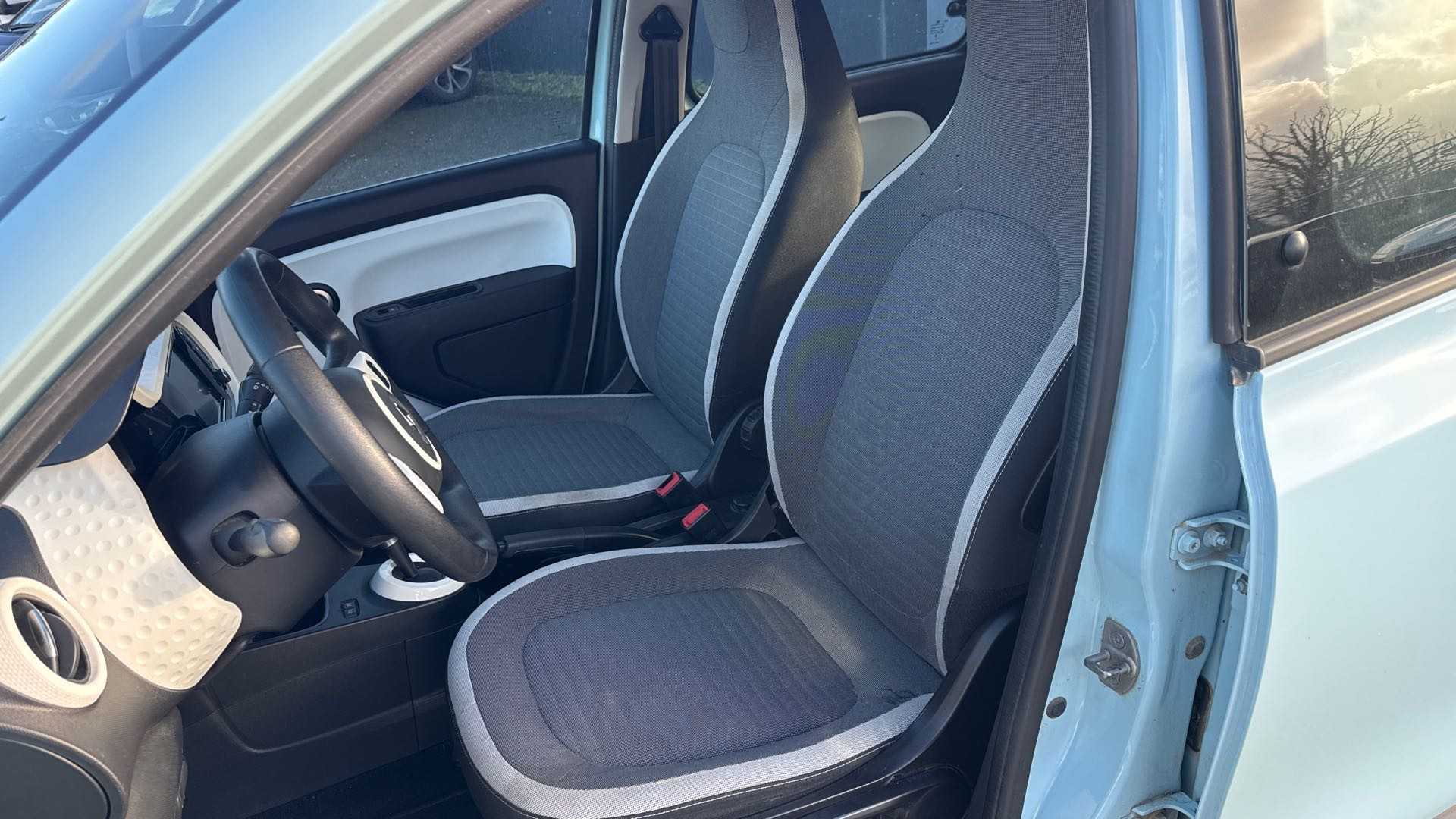 Vente en ligne Renault Twingo Electrique Twingo III E-Tech au prix de 13 990 €