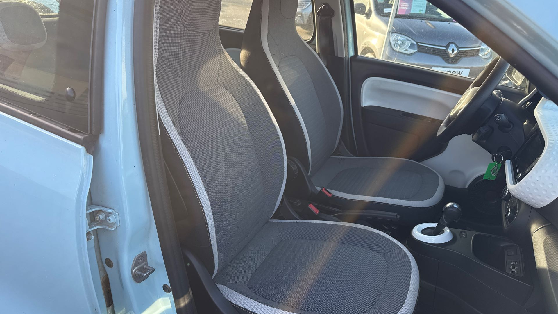 Vente en ligne Renault Twingo Electrique Twingo III E-Tech au prix de 13 990 €