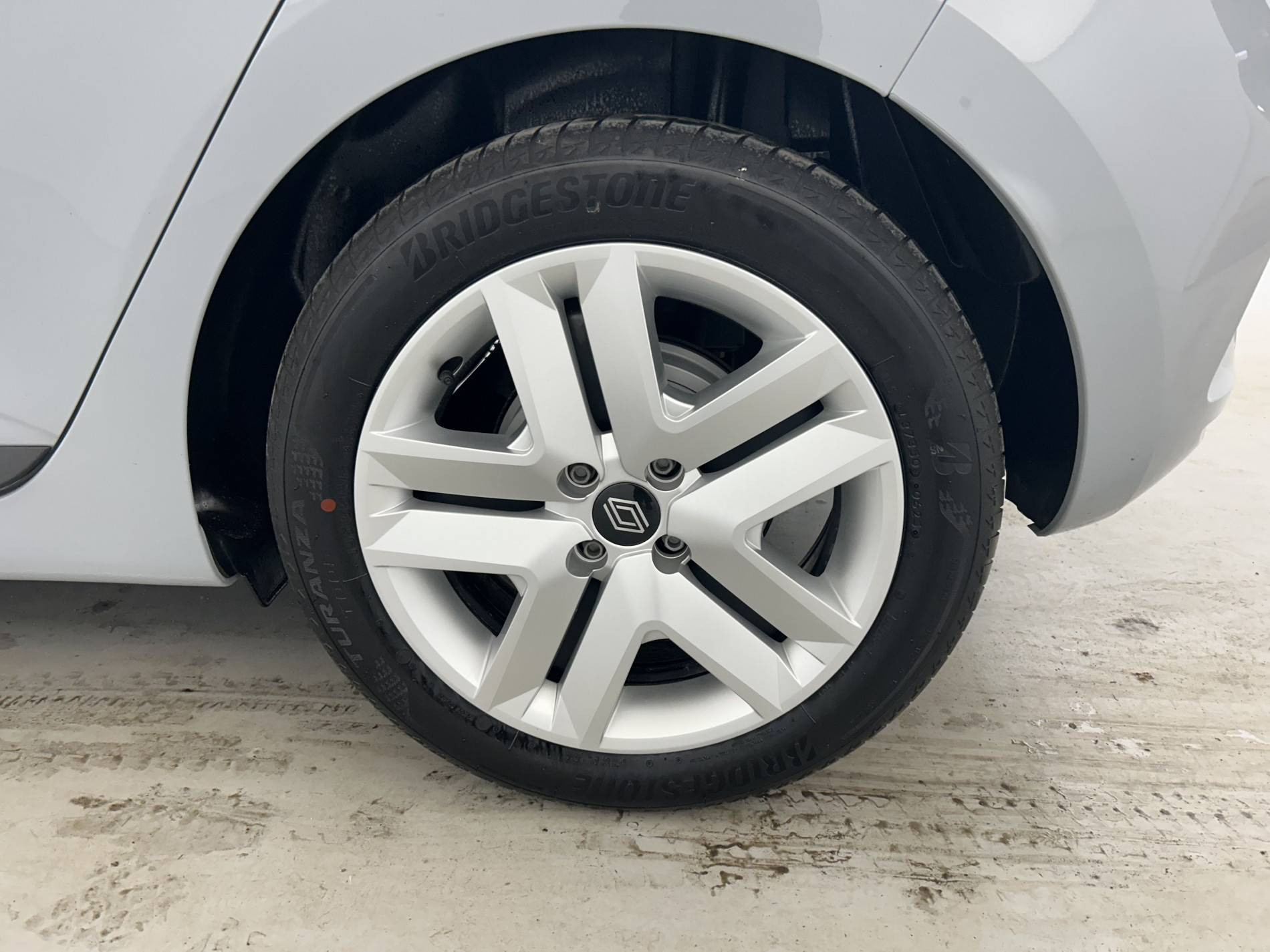 Vente en ligne Renault Clio 5 Clio E-Tech full hybrid 145 ch GSR2 au prix de 17 890 €
