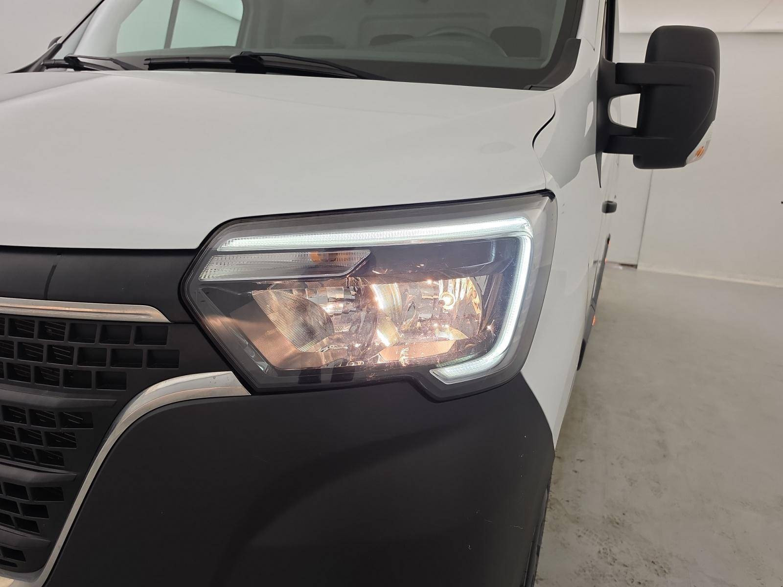 Vente en ligne Renault Master Fourgon MASTER FGN TRAC F3500 L3H3 BLUE DCI 135 au prix de 22 790 €