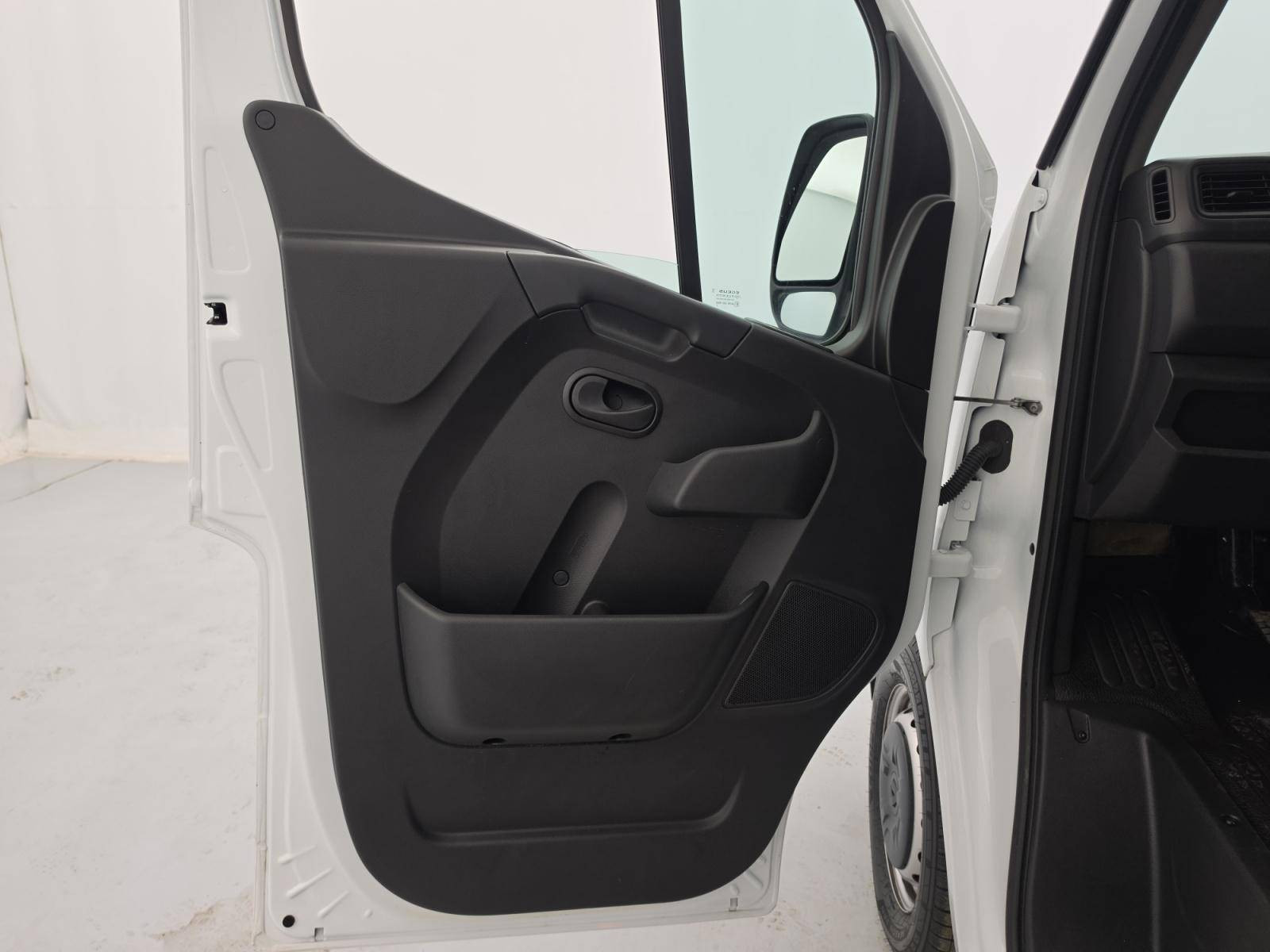 Vente en ligne Renault Master Fourgon MASTER FGN TRAC F3500 L3H3 BLUE DCI 135 au prix de 22 790 €