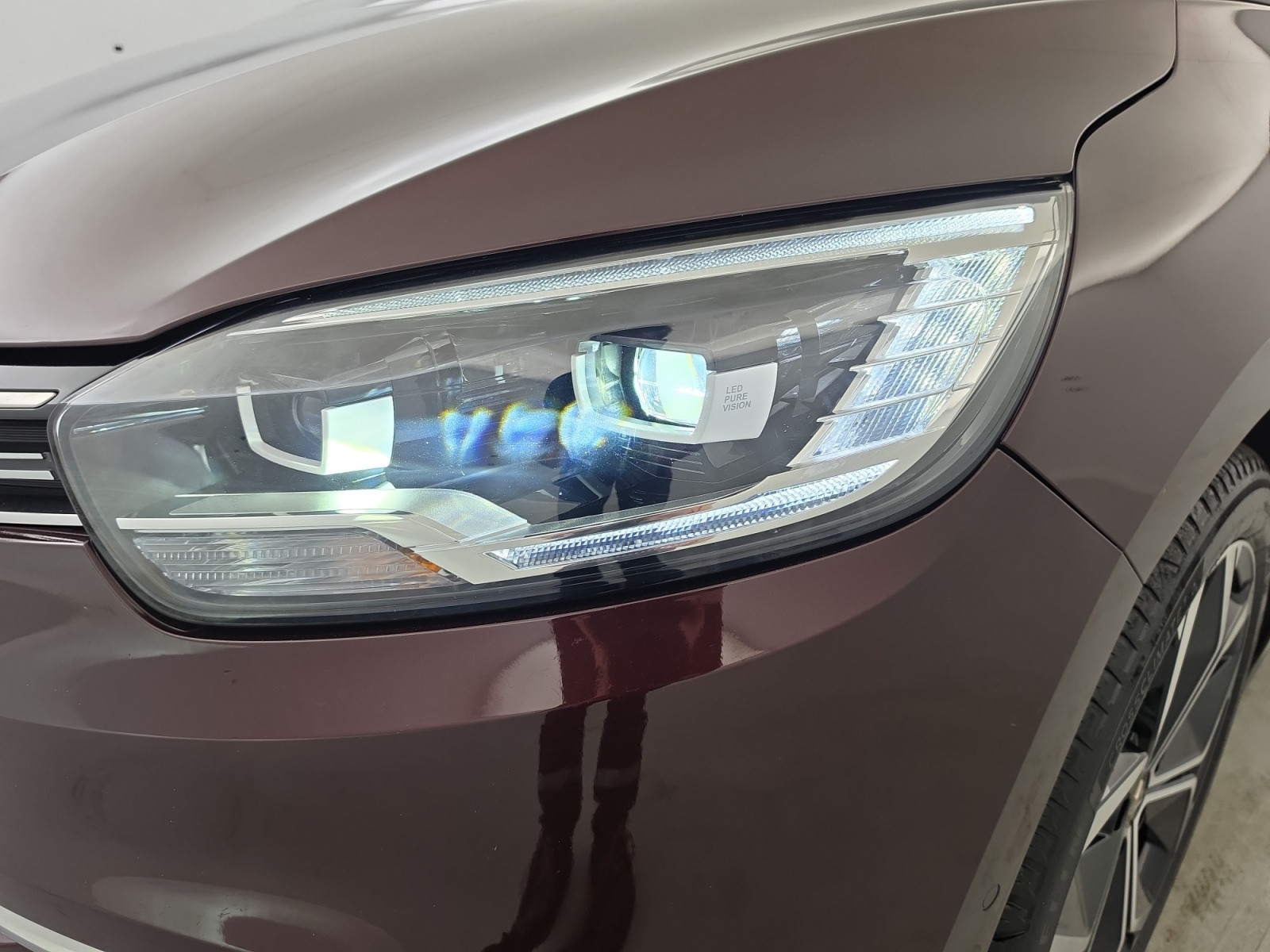 Vente en ligne Renault Grand Scenic 4 Grand Scenic TCe 140 FAP EDC - 21 au prix de 20 490 €