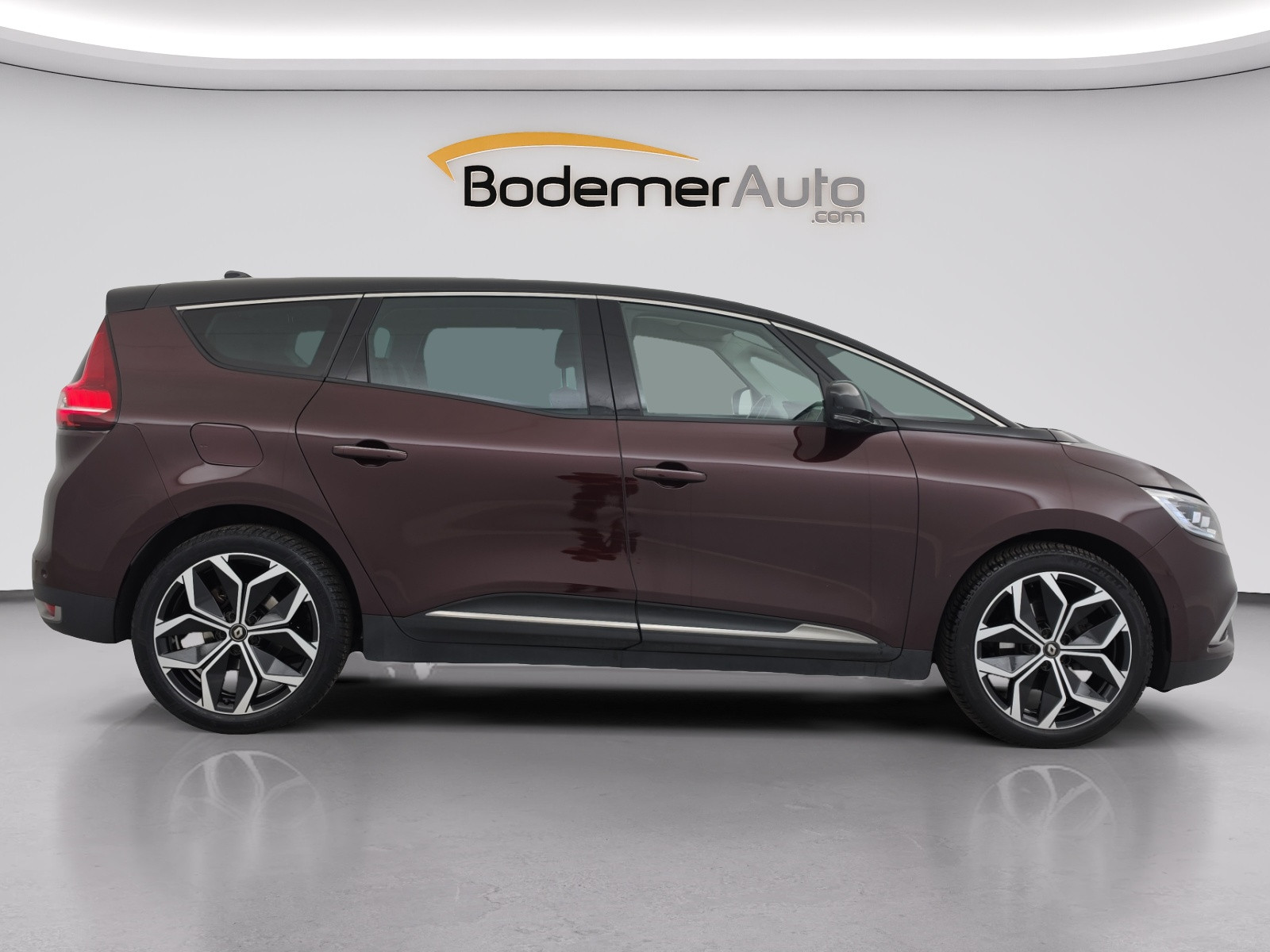 Vente en ligne Renault Grand Scenic 4 Grand Scenic TCe 140 FAP EDC - 21 au prix de 20 490 €