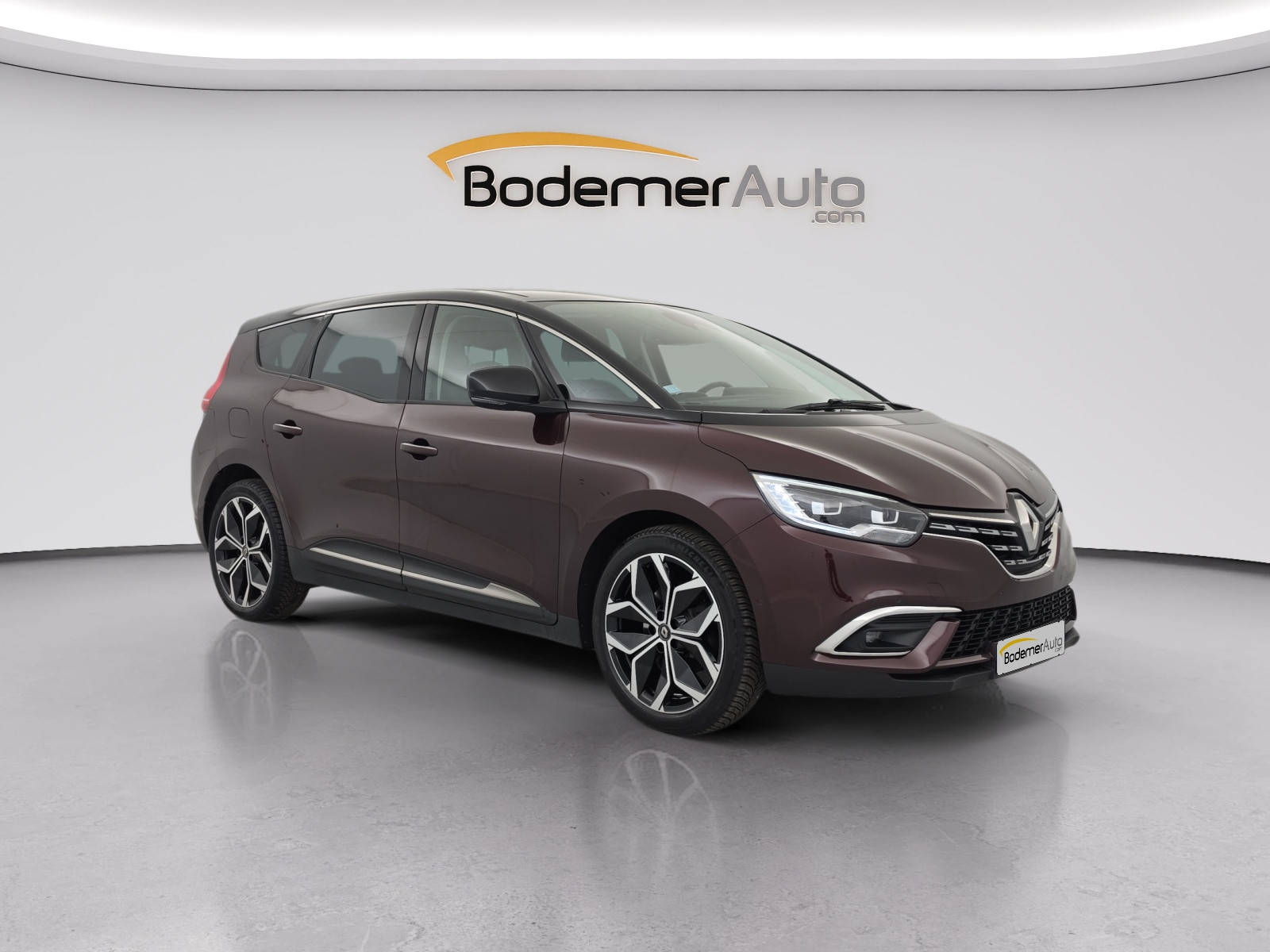 Vente en ligne Renault Grand Scenic 4 Grand Scenic TCe 140 FAP EDC - 21 au prix de 20 490 €