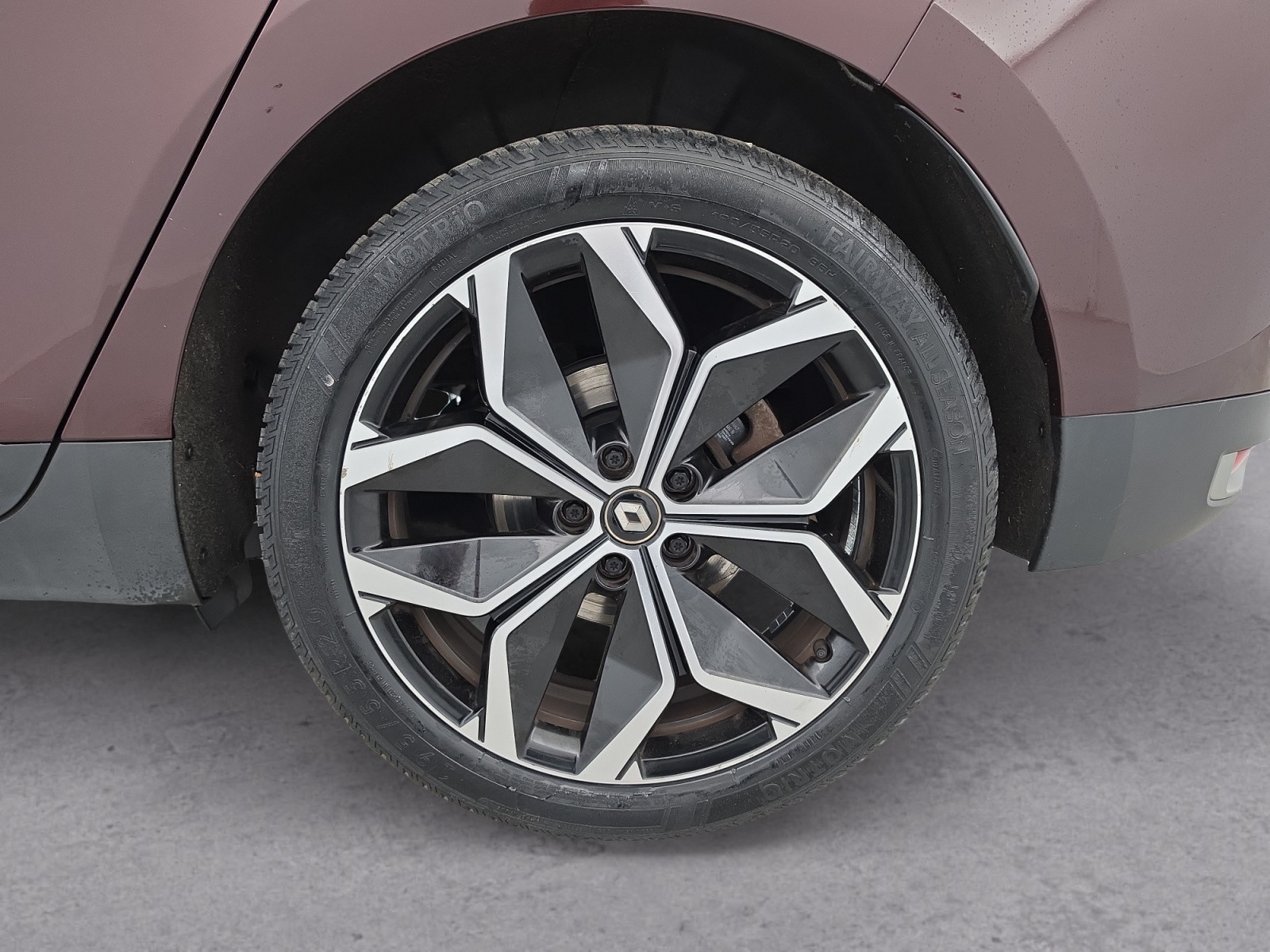 Vente en ligne Renault Grand Scenic 4 Grand Scenic TCe 140 FAP EDC - 21 au prix de 20 490 €