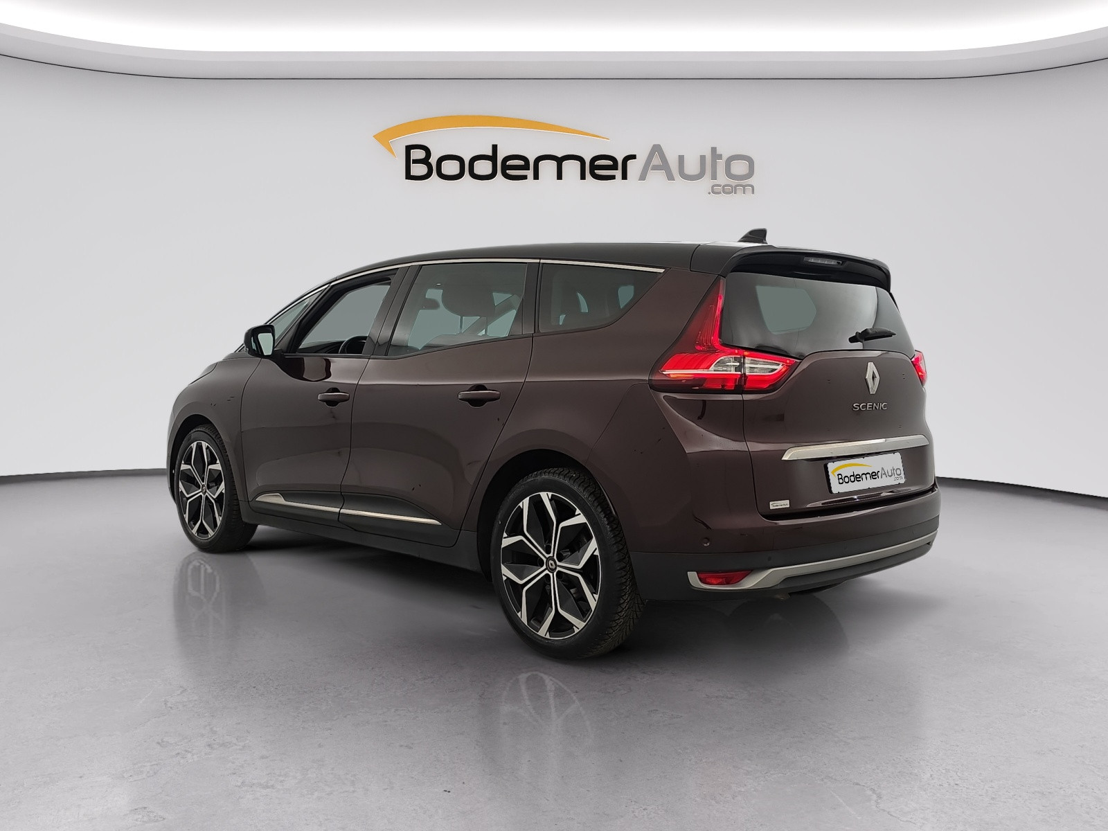 Vente en ligne Renault Grand Scenic 4 Grand Scenic TCe 140 FAP EDC - 21 au prix de 20 490 €