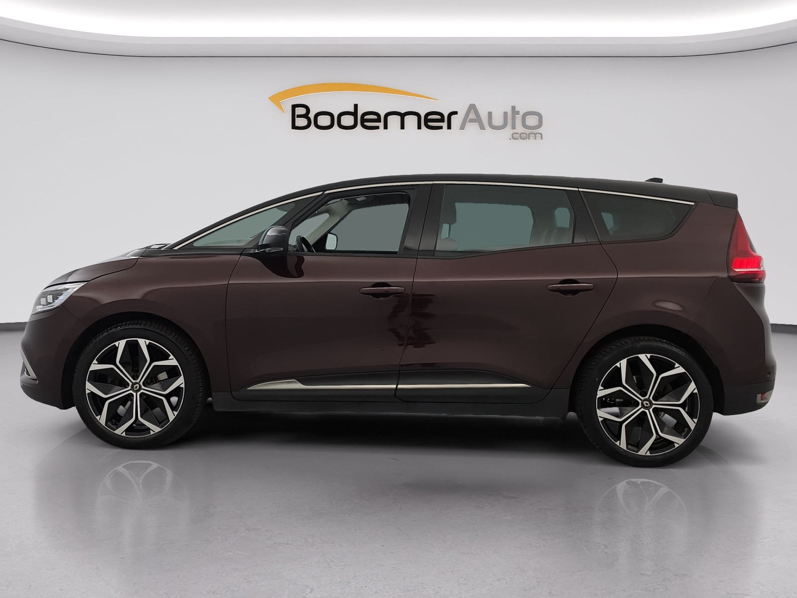 Vente en ligne Renault Grand Scenic 4 Grand Scenic TCe 140 FAP EDC - 21 au prix de 20 490 €