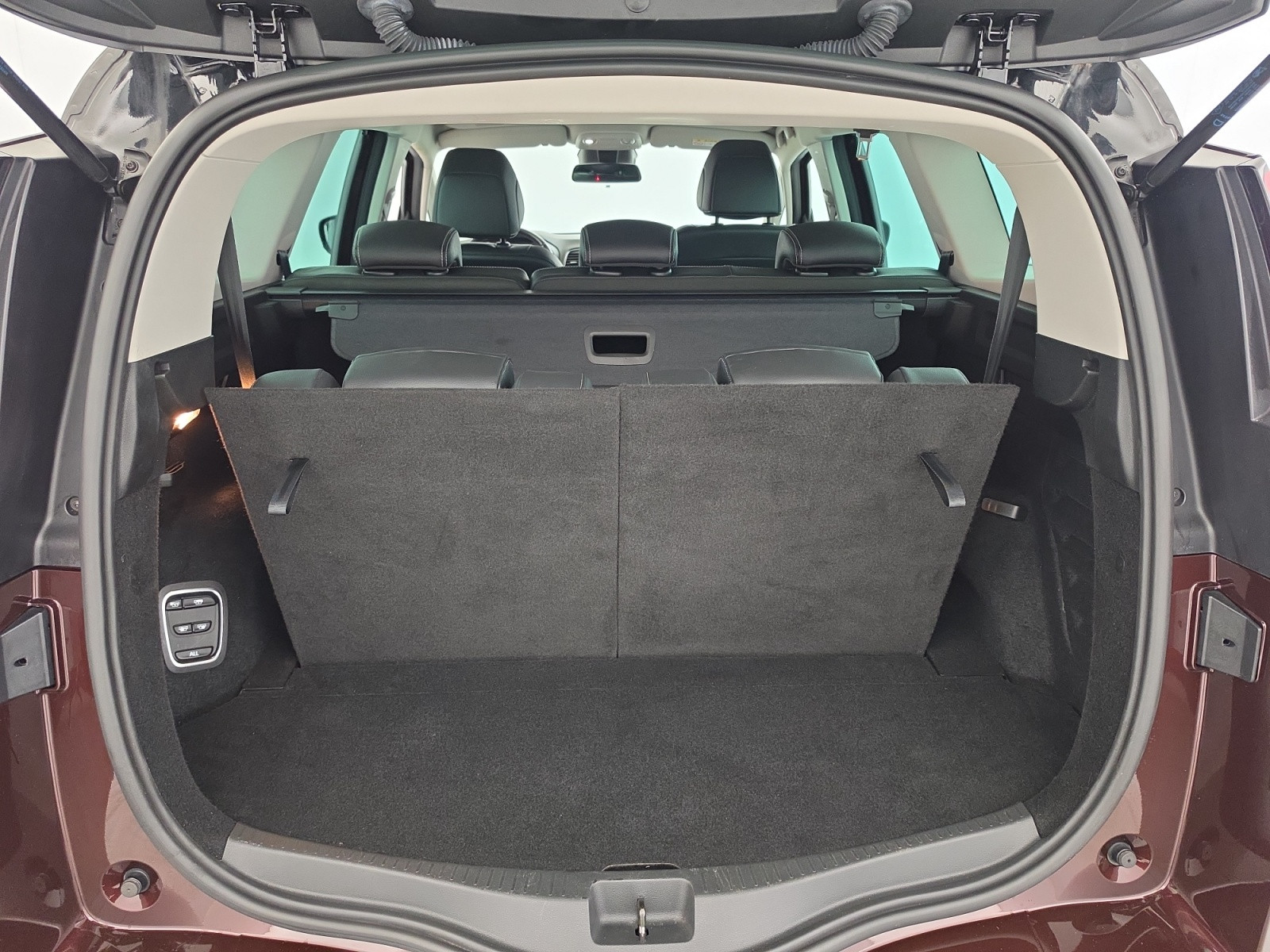 Vente en ligne Renault Grand Scenic 4 Grand Scenic TCe 140 FAP EDC - 21 au prix de 20 490 €