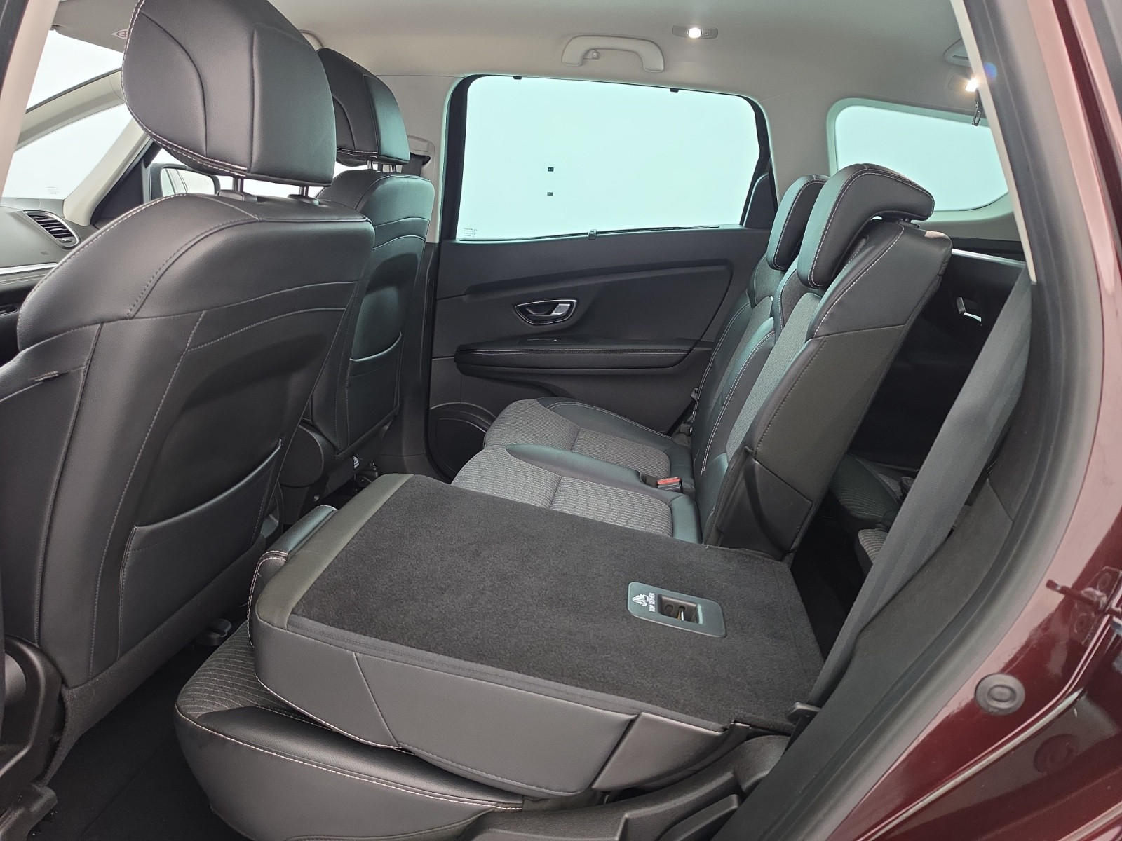 Vente en ligne Renault Grand Scenic 4 Grand Scenic TCe 140 FAP EDC - 21 au prix de 20 490 €