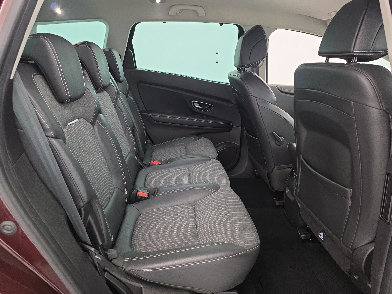 Vente en ligne Renault Grand Scenic 4 Grand Scenic TCe 140 FAP EDC - 21 au prix de 20 490 €