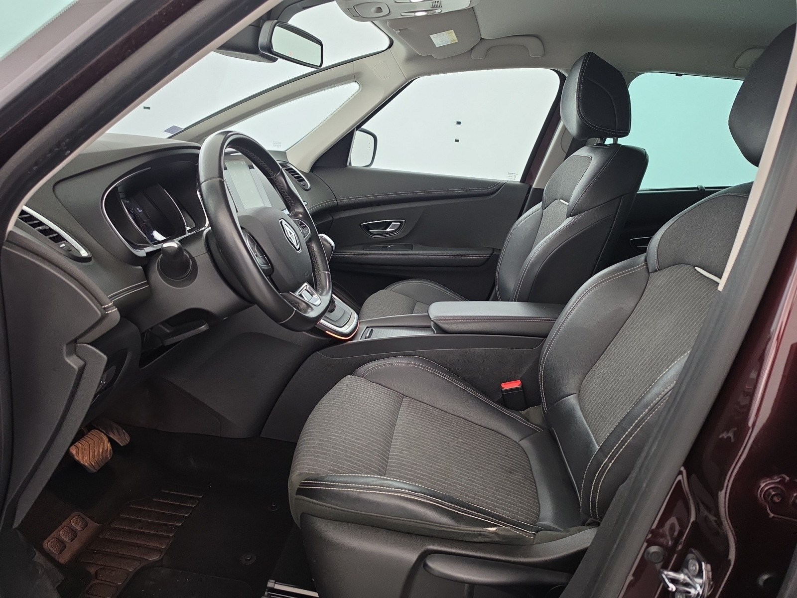Vente en ligne Renault Grand Scenic 4 Grand Scenic TCe 140 FAP EDC - 21 au prix de 20 490 €