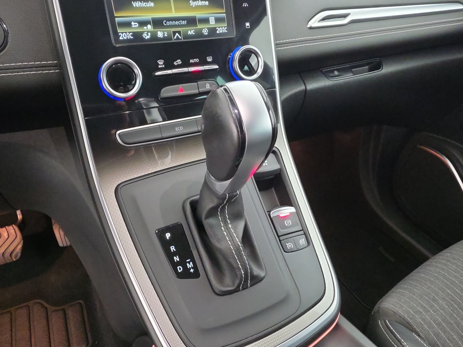 Vente en ligne Renault Grand Scenic 4 Grand Scenic TCe 140 FAP EDC - 21 au prix de 20 490 €