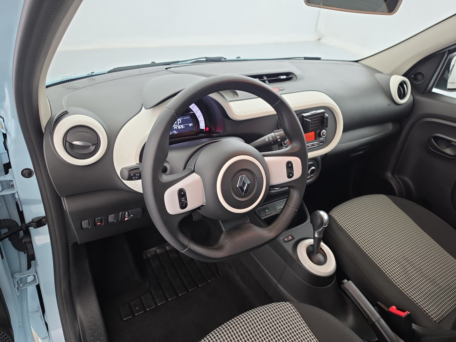 Vente en ligne Renault Twingo Electrique Twingo III E-Tech au prix de 13 990 €