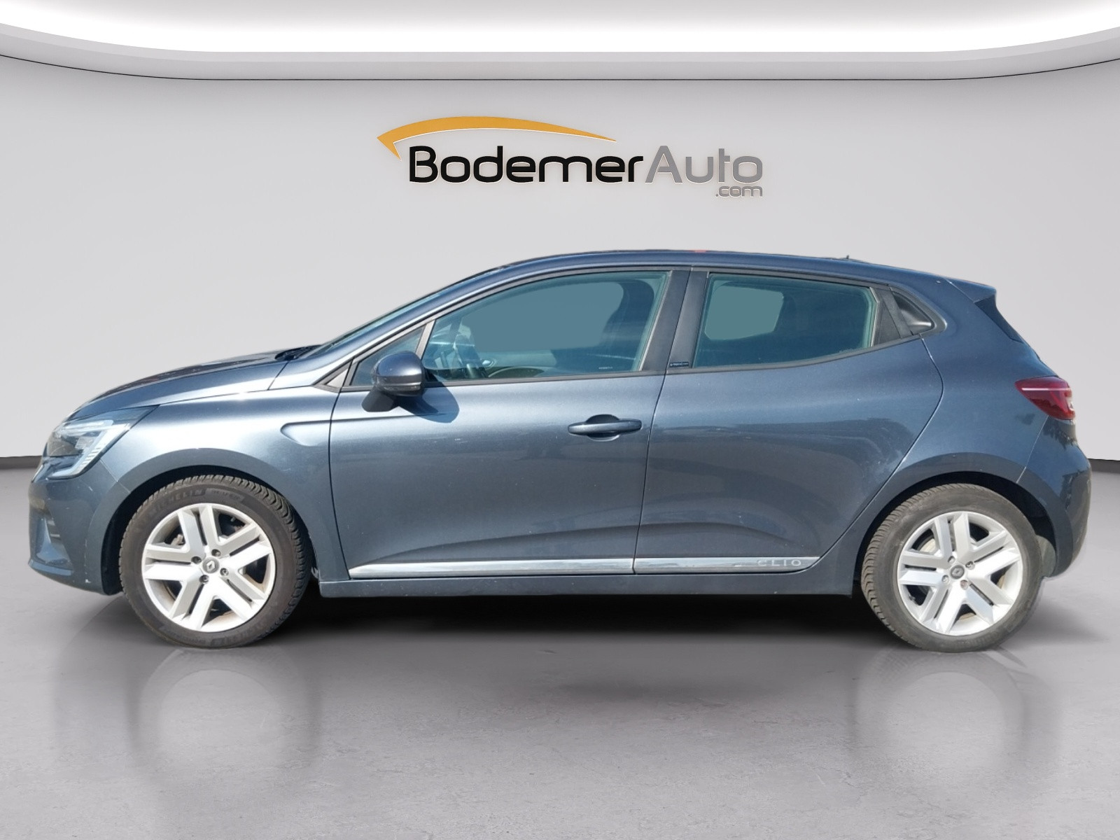 Vente en ligne Renault Clio 5 Clio E-Tech 140 - 21 au prix de 12 990 €