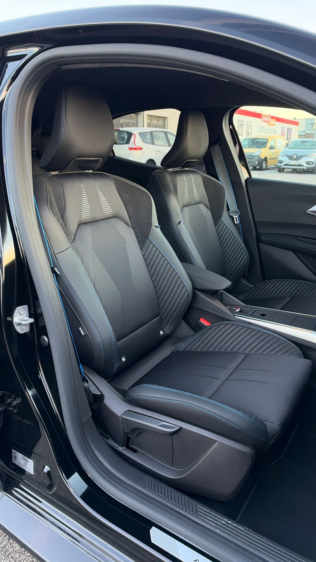 Vente en ligne Renault Clio 6 Clio E-Tech full hybrid 160 ch au prix de 26 900 €