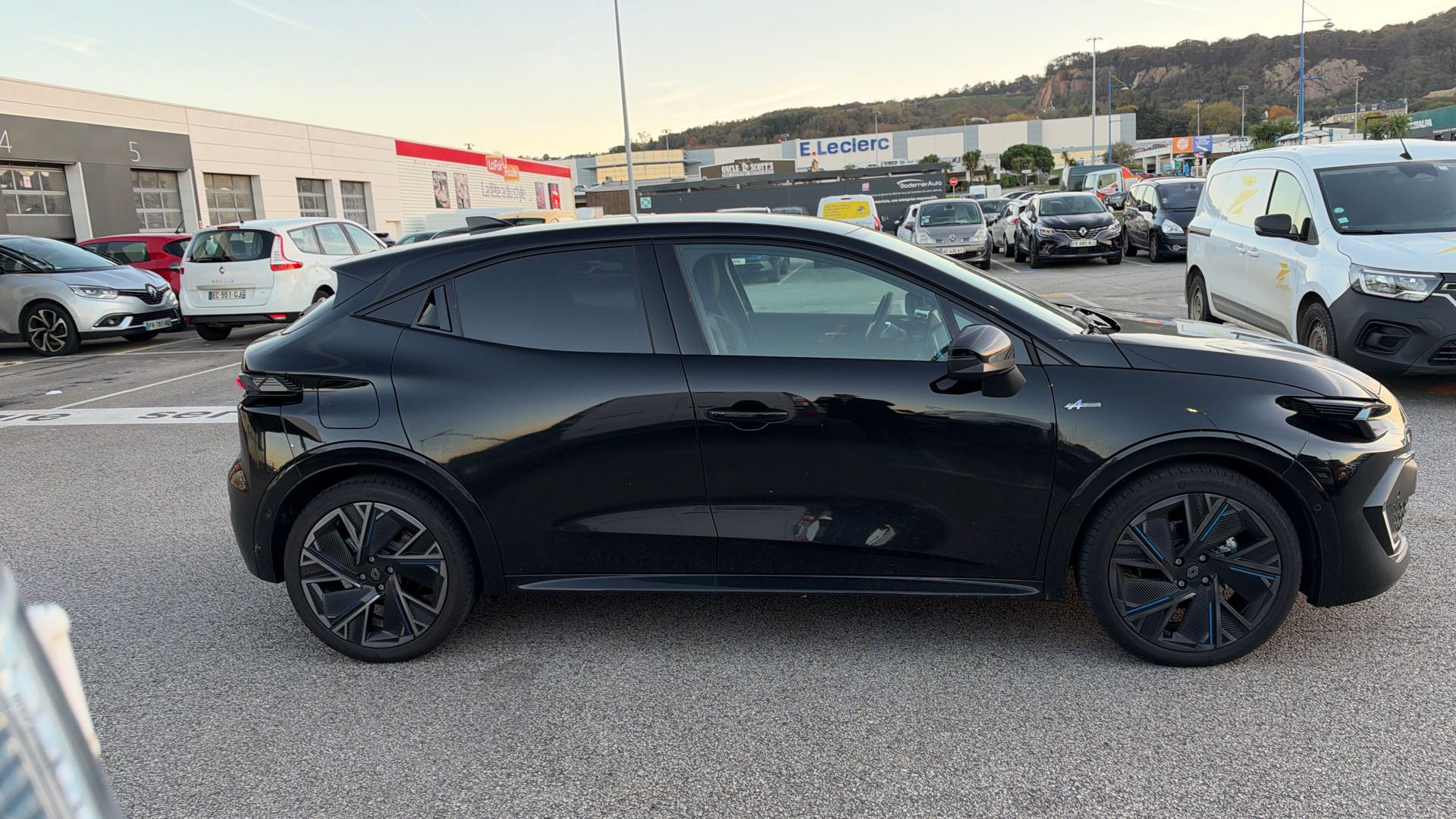 Vente en ligne Renault Clio 6 Clio E-Tech full hybrid 160 ch au prix de 26 900 €