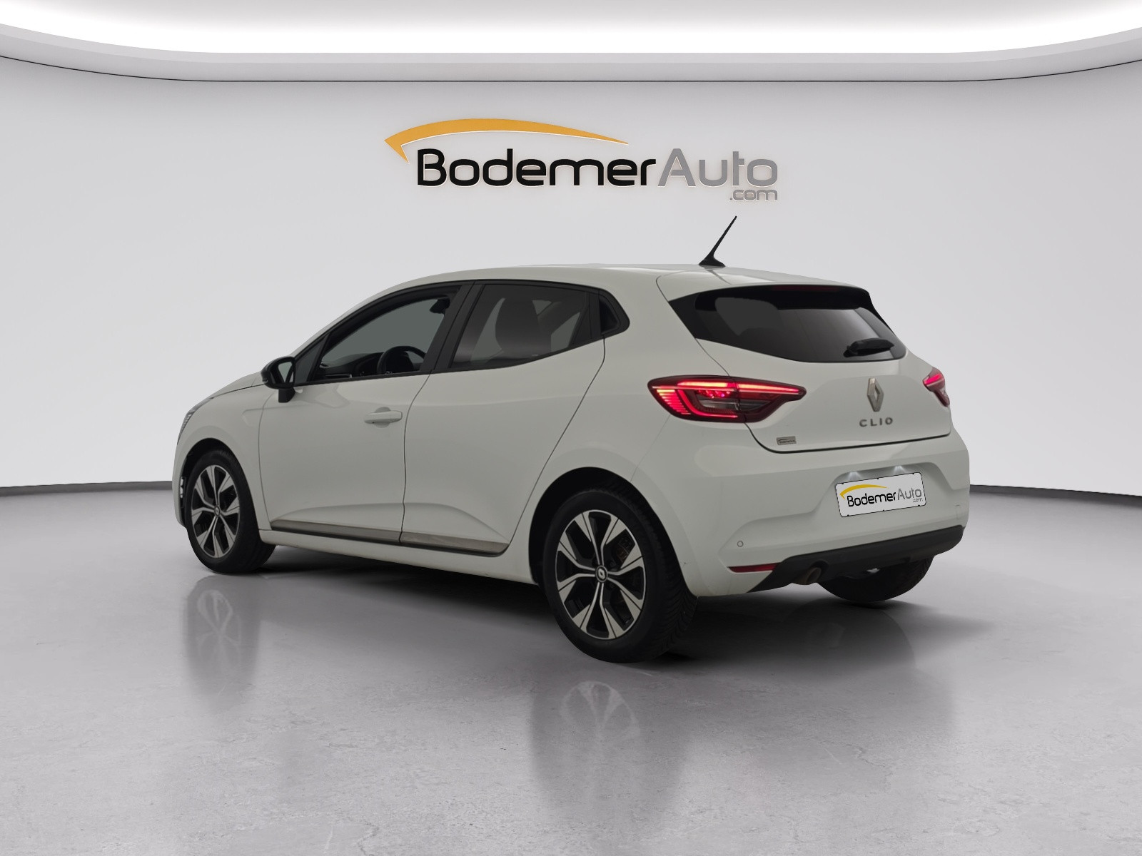 Vente en ligne Renault Clio 5 Clio TCe 100 GPL au prix de 13 990 €
