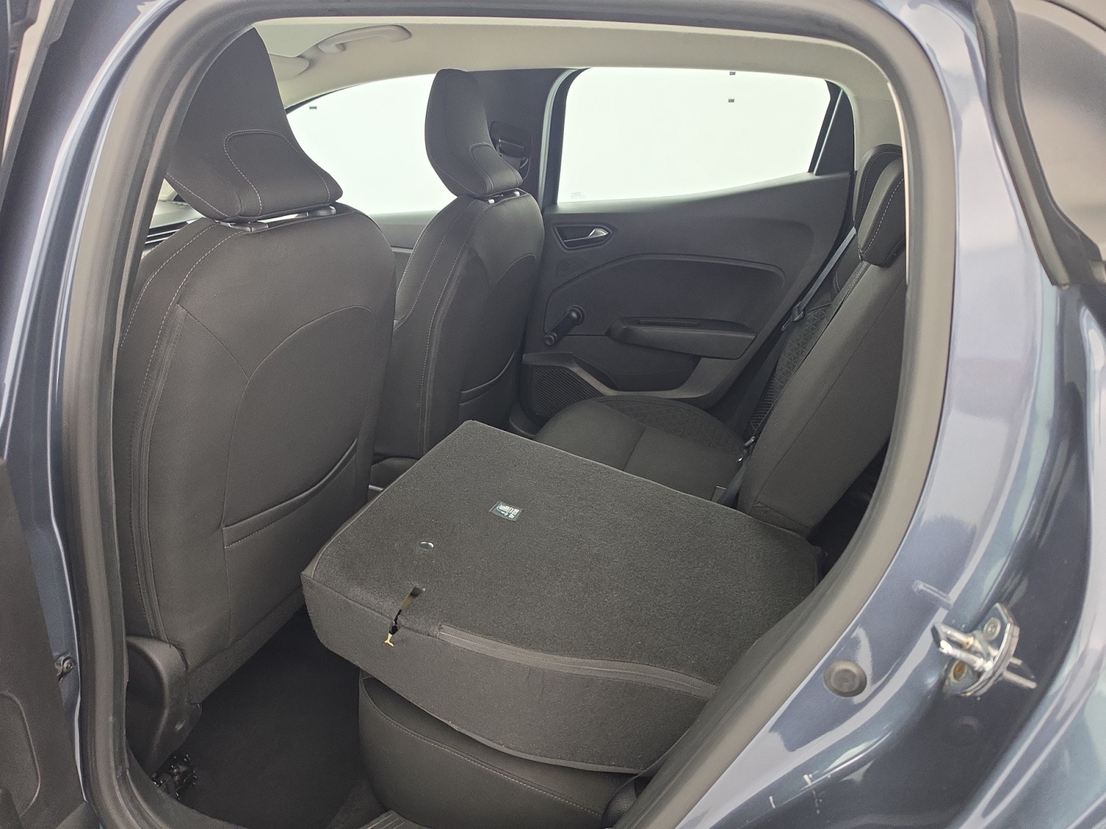 Vente en ligne Renault Clio 5 Clio E-Tech 140 - 21 au prix de 12 990 €