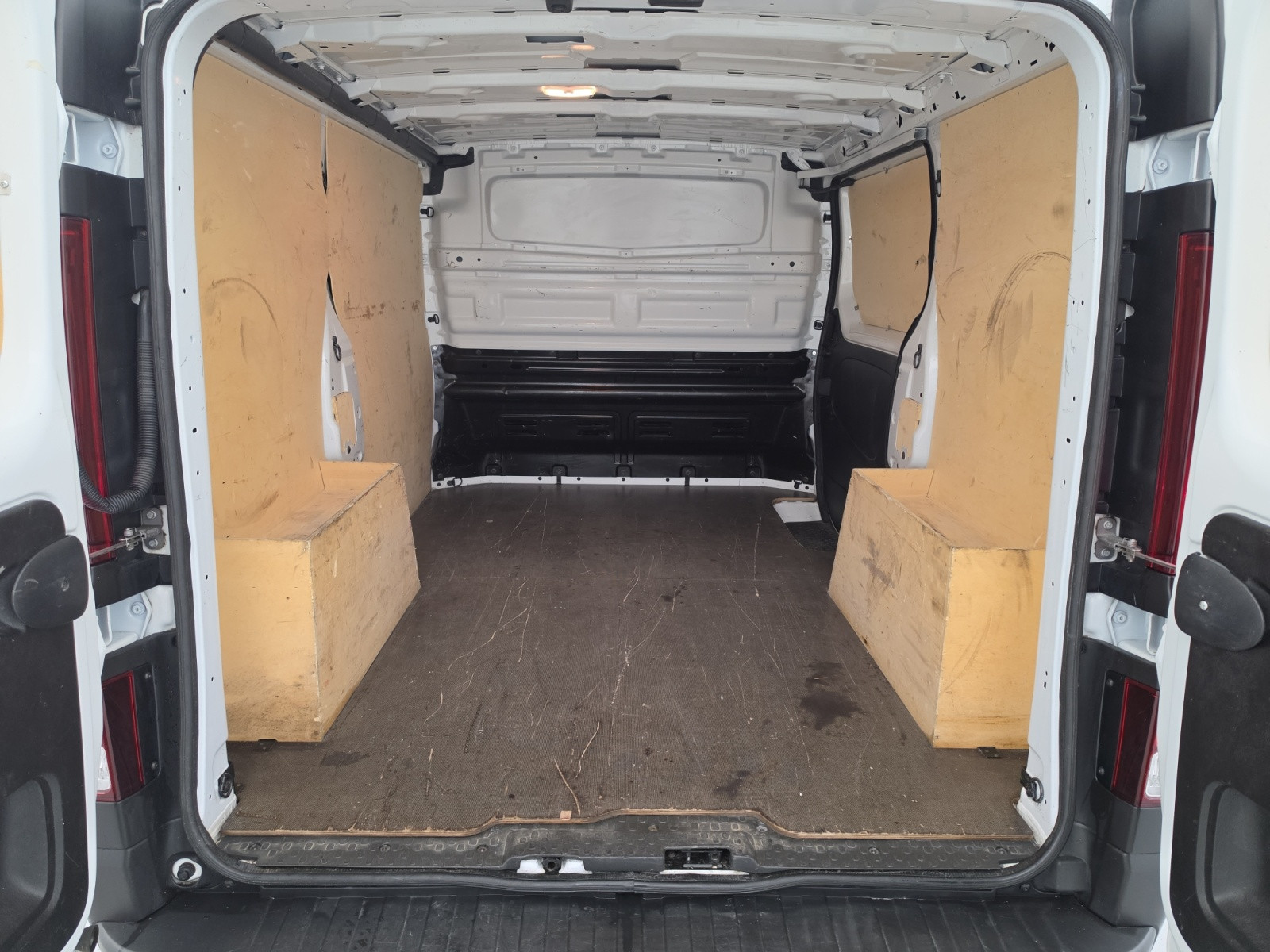 Vente en ligne Renault Trafic 3 Fourgon TRAFIC FGN L1H1 3000 KG BLUE DCI 130 au prix de 20 990 €