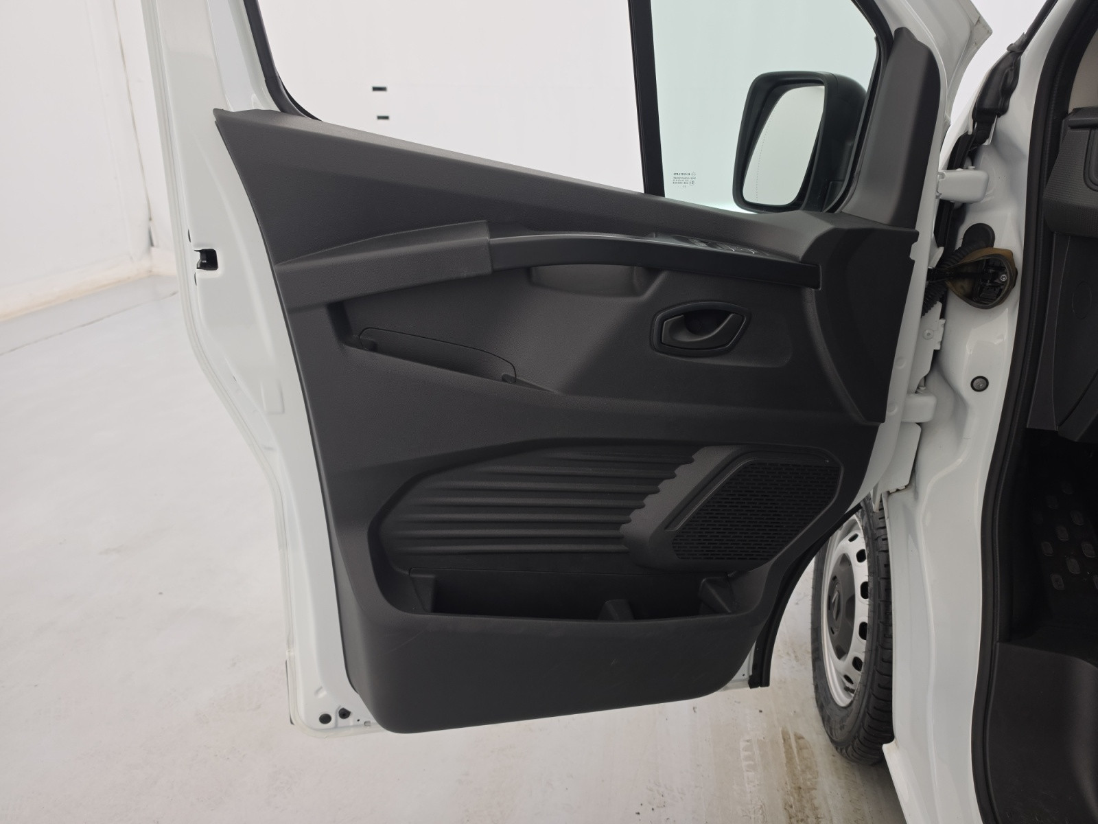 Vente en ligne Renault Trafic 3 Fourgon TRAFIC FGN L1H1 3000 KG BLUE DCI 130 au prix de 20 990 €