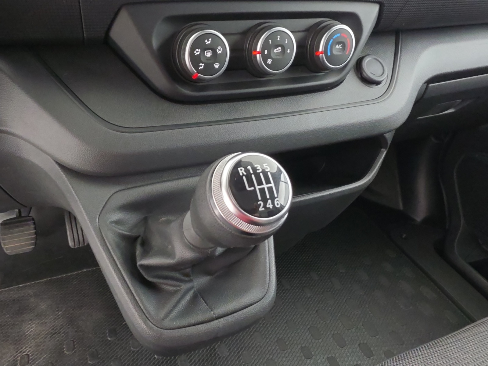 Vente en ligne Renault Trafic 3 Fourgon TRAFIC FGN L1H1 3000 KG BLUE DCI 130 au prix de 20 990 €
