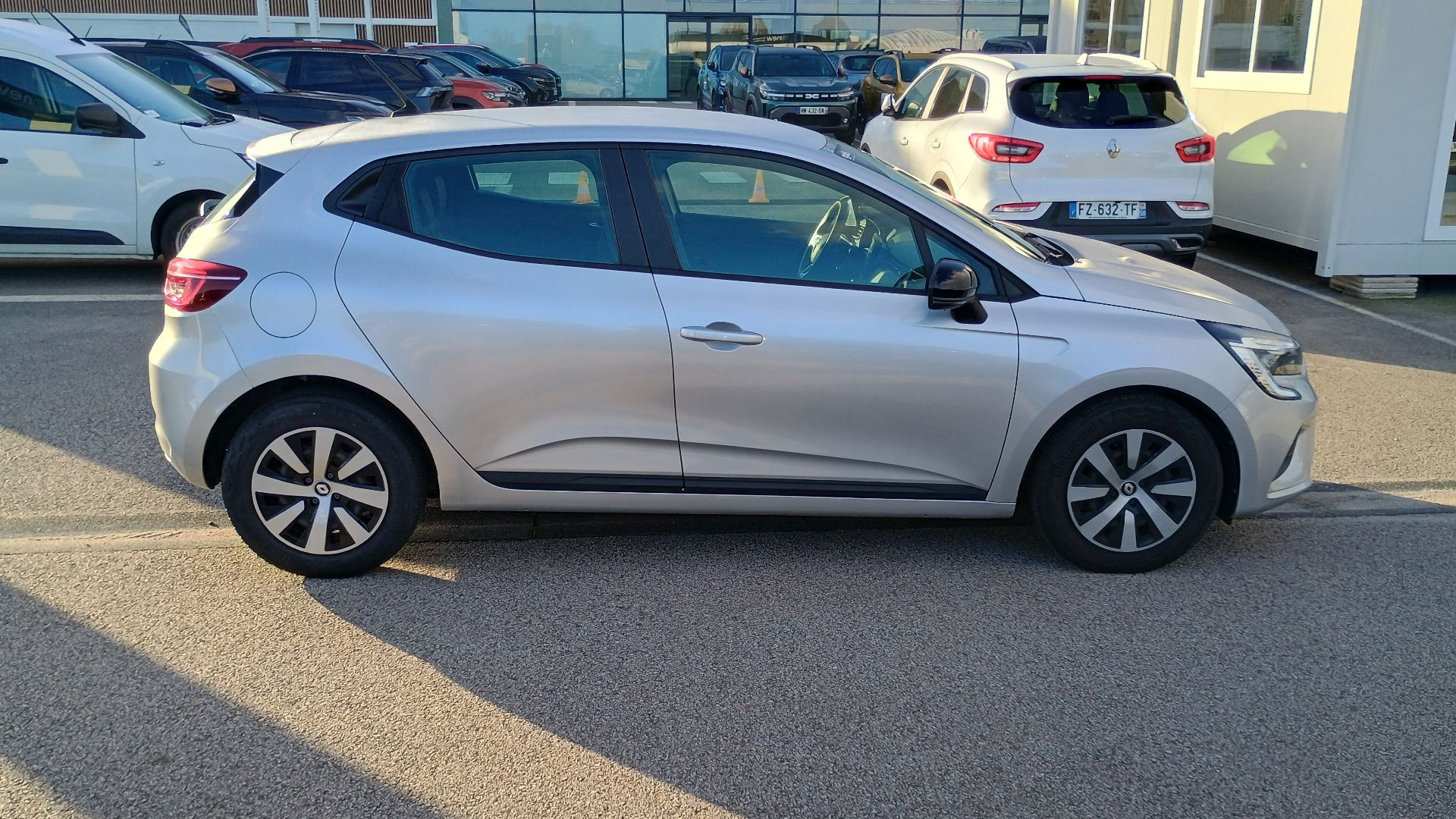 Vente en ligne Renault Clio 5 Clio TCe 90 au prix de 13 490 €
