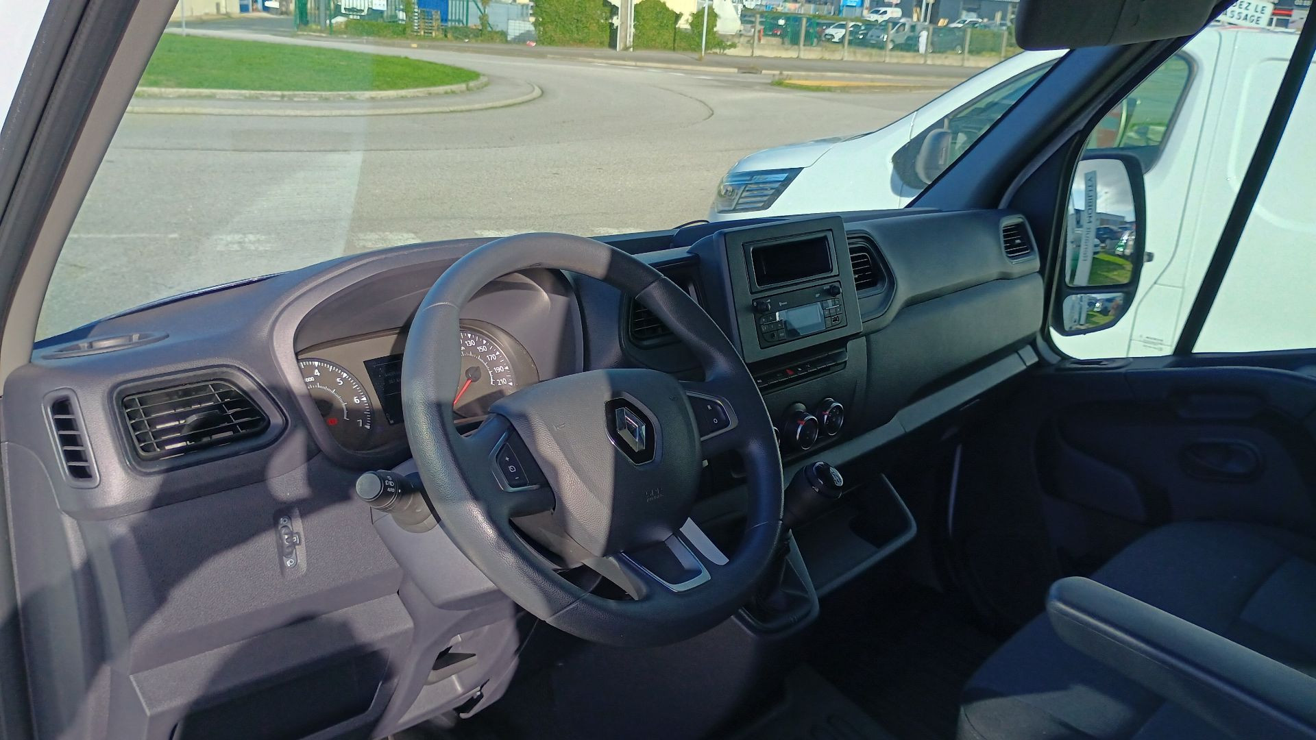 Vente en ligne Renault Master Fourgon MASTER FGN TRAC F3500 L2H2 BLUE DCI 135 au prix de 20 990 €