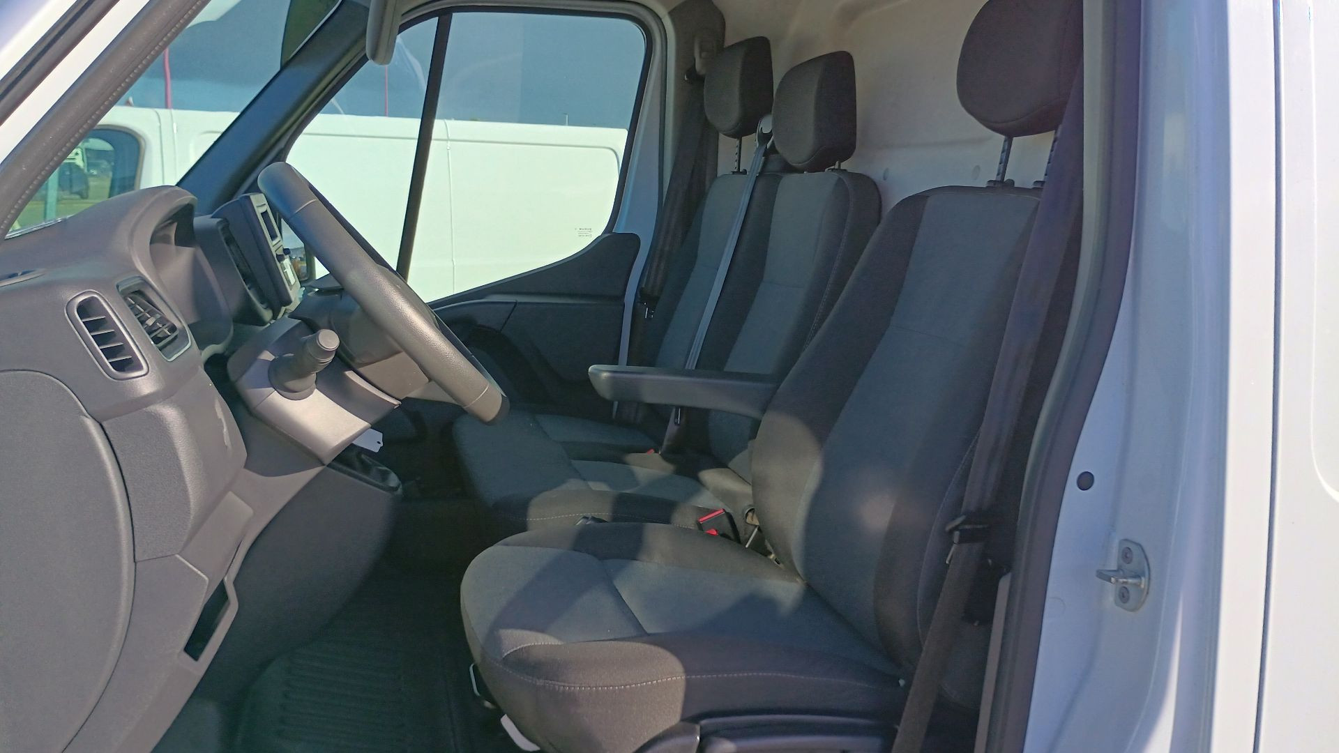 Vente en ligne Renault Master Fourgon MASTER FGN TRAC F3500 L2H2 BLUE DCI 135 au prix de 20 990 €