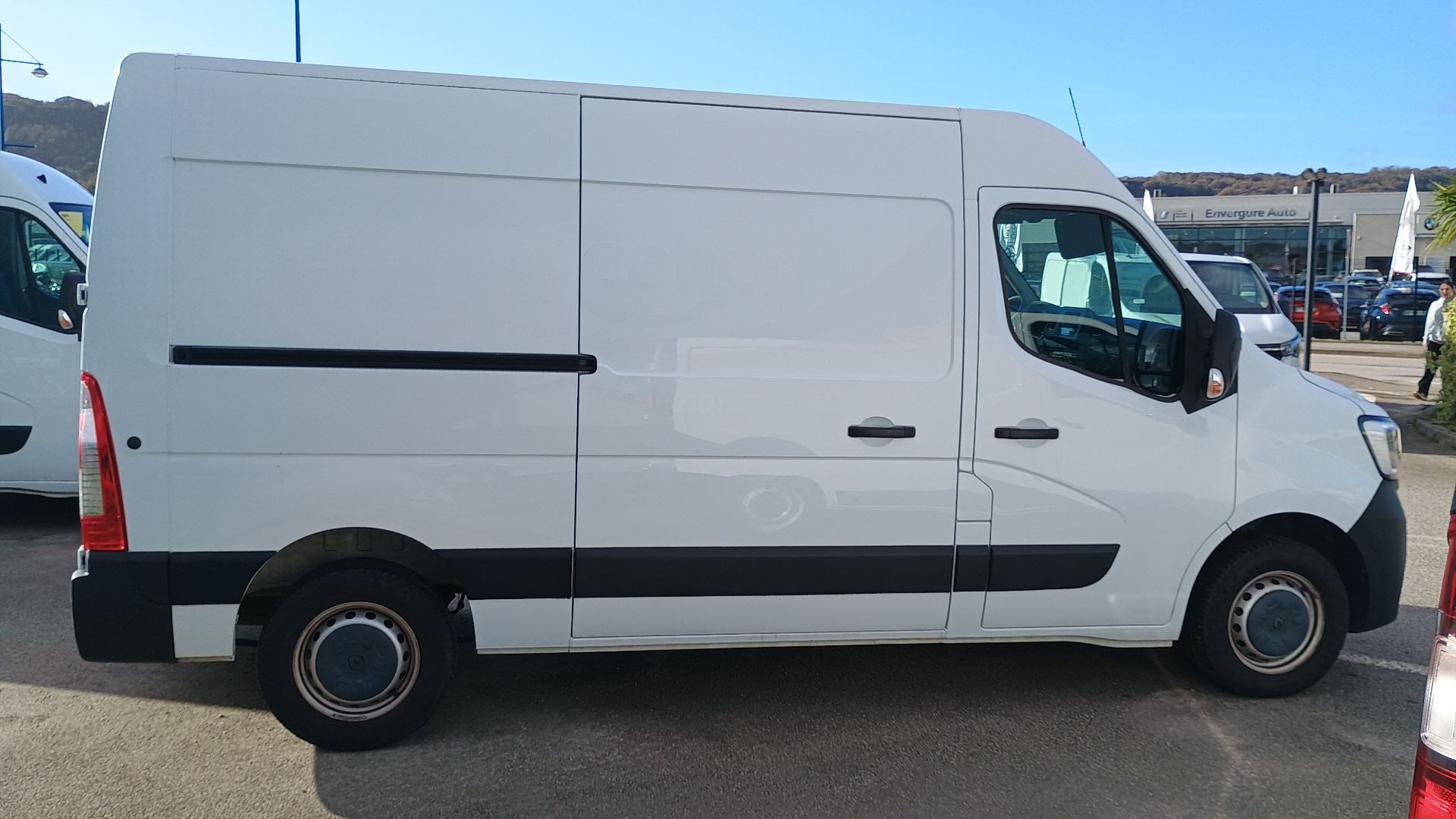 Vente en ligne Renault Master Fourgon MASTER FGN TRAC F3500 L2H2 BLUE DCI 135 au prix de 20 990 €