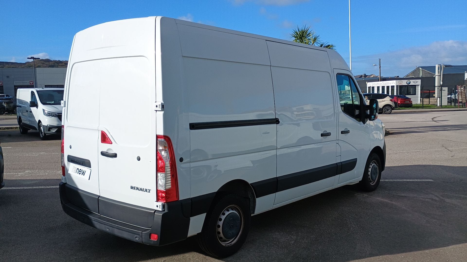 Vente en ligne Renault Master Fourgon MASTER FGN TRAC F3500 L2H2 BLUE DCI 135 au prix de 20 990 €