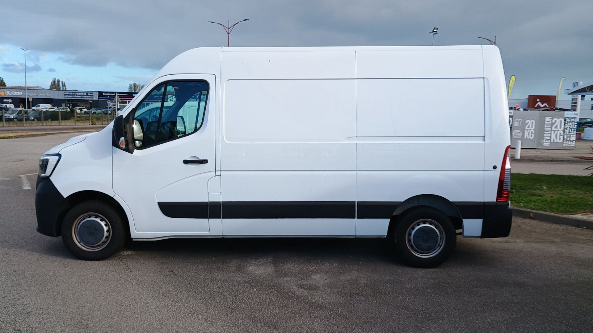 Vente en ligne Renault Master Fourgon MASTER FGN TRAC F3500 L2H2 BLUE DCI 135 au prix de 20 990 €