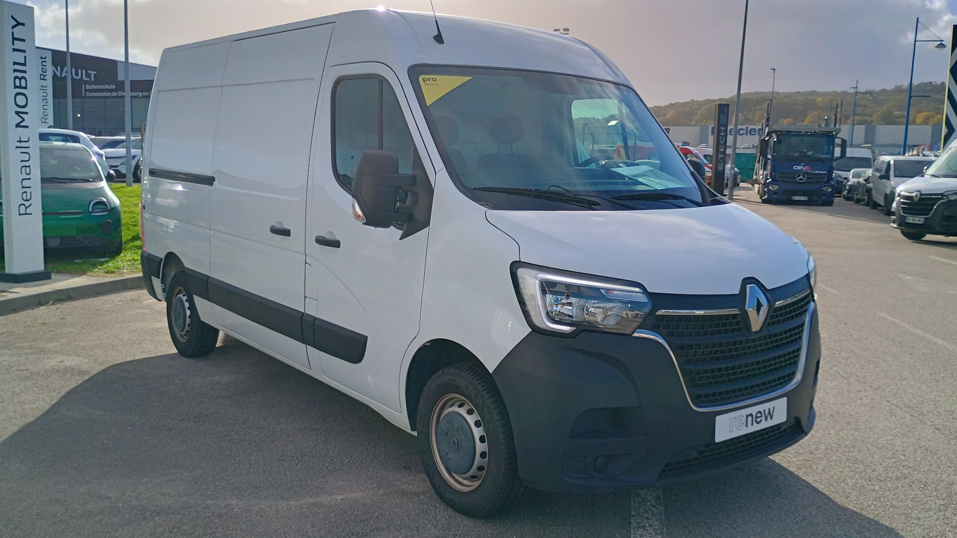 Vente en ligne Renault Master Fourgon MASTER FGN TRAC F3500 L2H2 BLUE DCI 135 au prix de 20 990 €