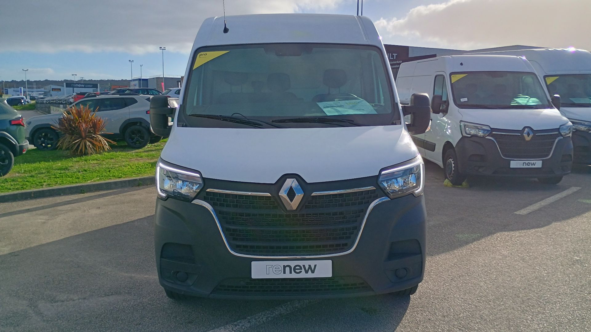 Vente en ligne Renault Master Fourgon MASTER FGN TRAC F3500 L2H2 BLUE DCI 135 au prix de 20 990 €