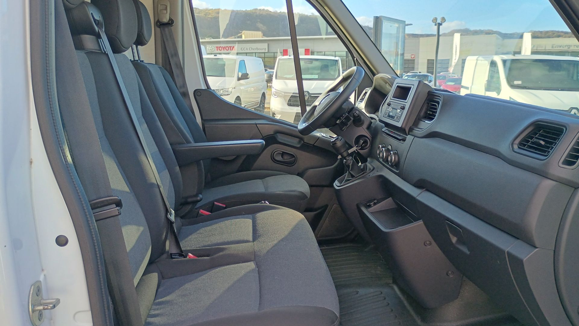 Vente en ligne Renault Master Fourgon MASTER FGN TRAC F3500 L2H2 BLUE DCI 135 au prix de 20 990 €