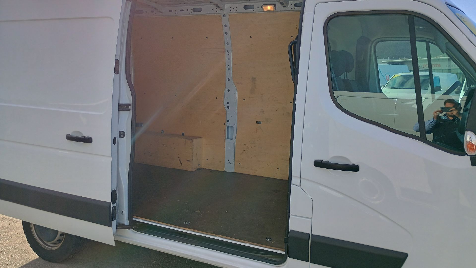 Vente en ligne Renault Master Fourgon MASTER FGN TRAC F3500 L2H2 BLUE DCI 135 au prix de 20 990 €