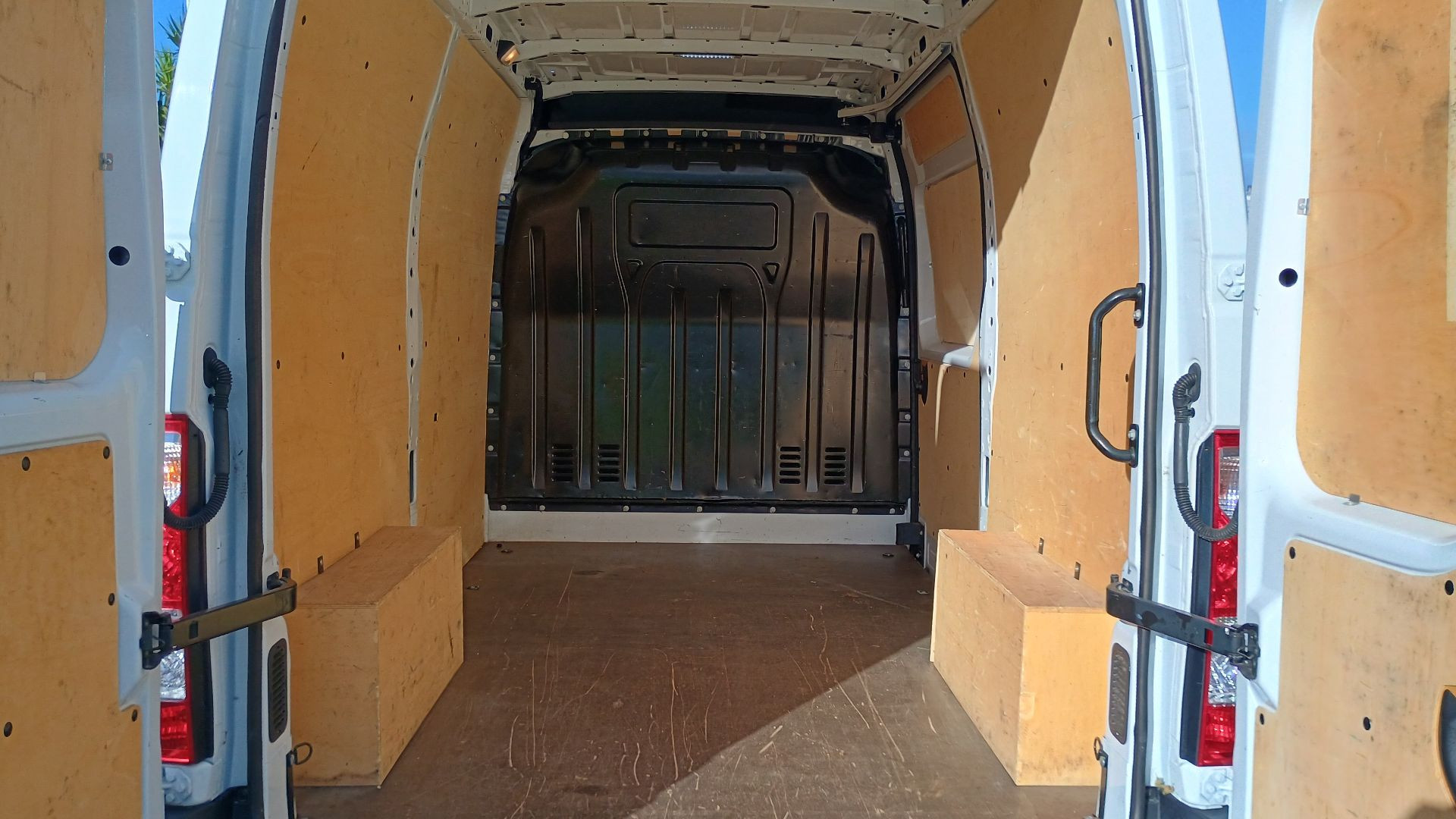 Vente en ligne Renault Master Fourgon MASTER FGN TRAC F3500 L2H2 BLUE DCI 135 au prix de 20 990 €