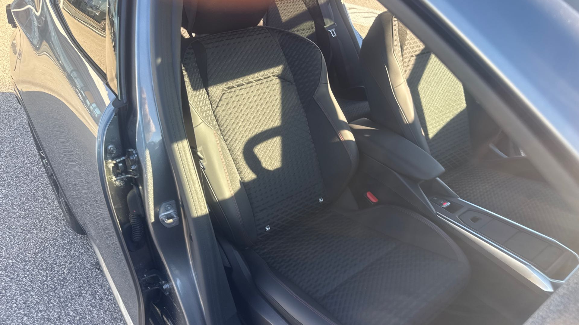 Vente en ligne Renault Clio 6 Clio Eco-G 120 ch EDC au prix de 23 900 €