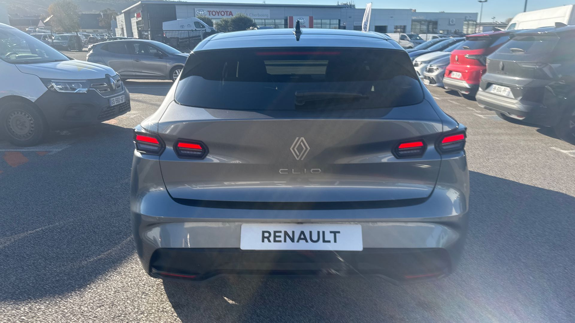 Vente en ligne Renault Clio 6 Clio Eco-G 120 ch EDC au prix de 23 900 €