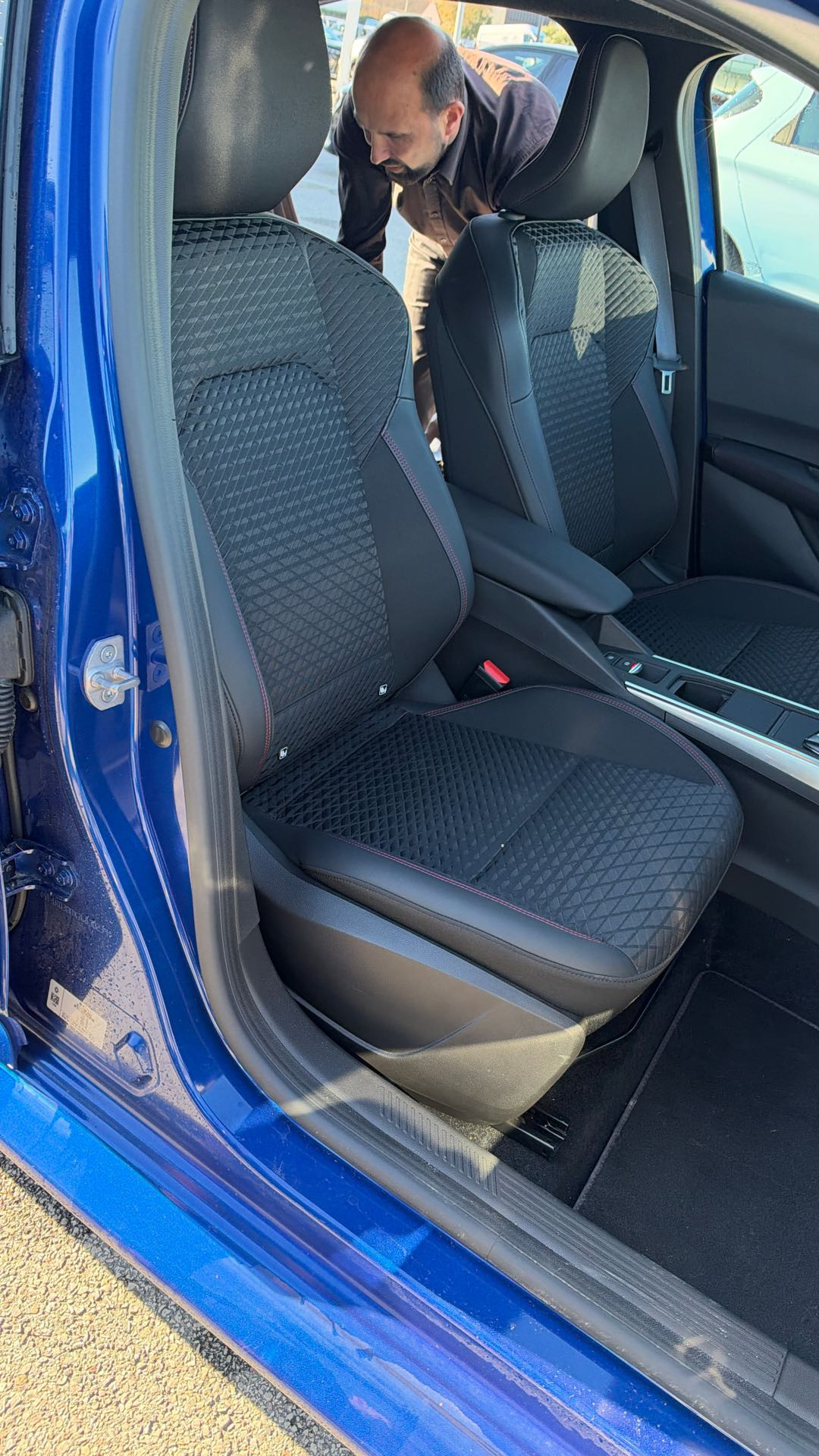 Vente en ligne Renault Clio 6 Clio E-Tech full hybrid 160 ch au prix de 26 490 €