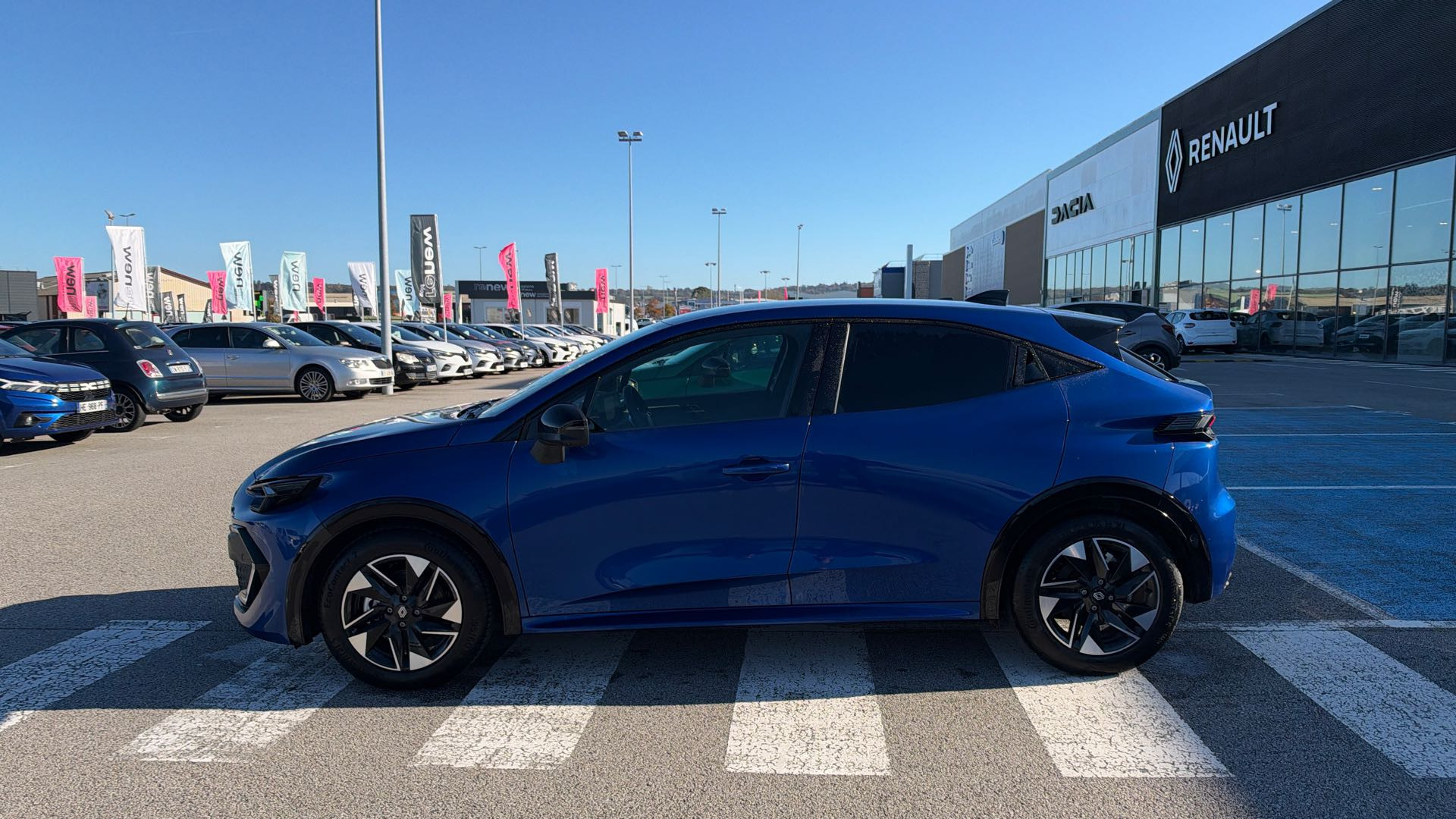 Vente en ligne Renault Clio 6 Clio E-Tech full hybrid 160 ch au prix de 26 490 €