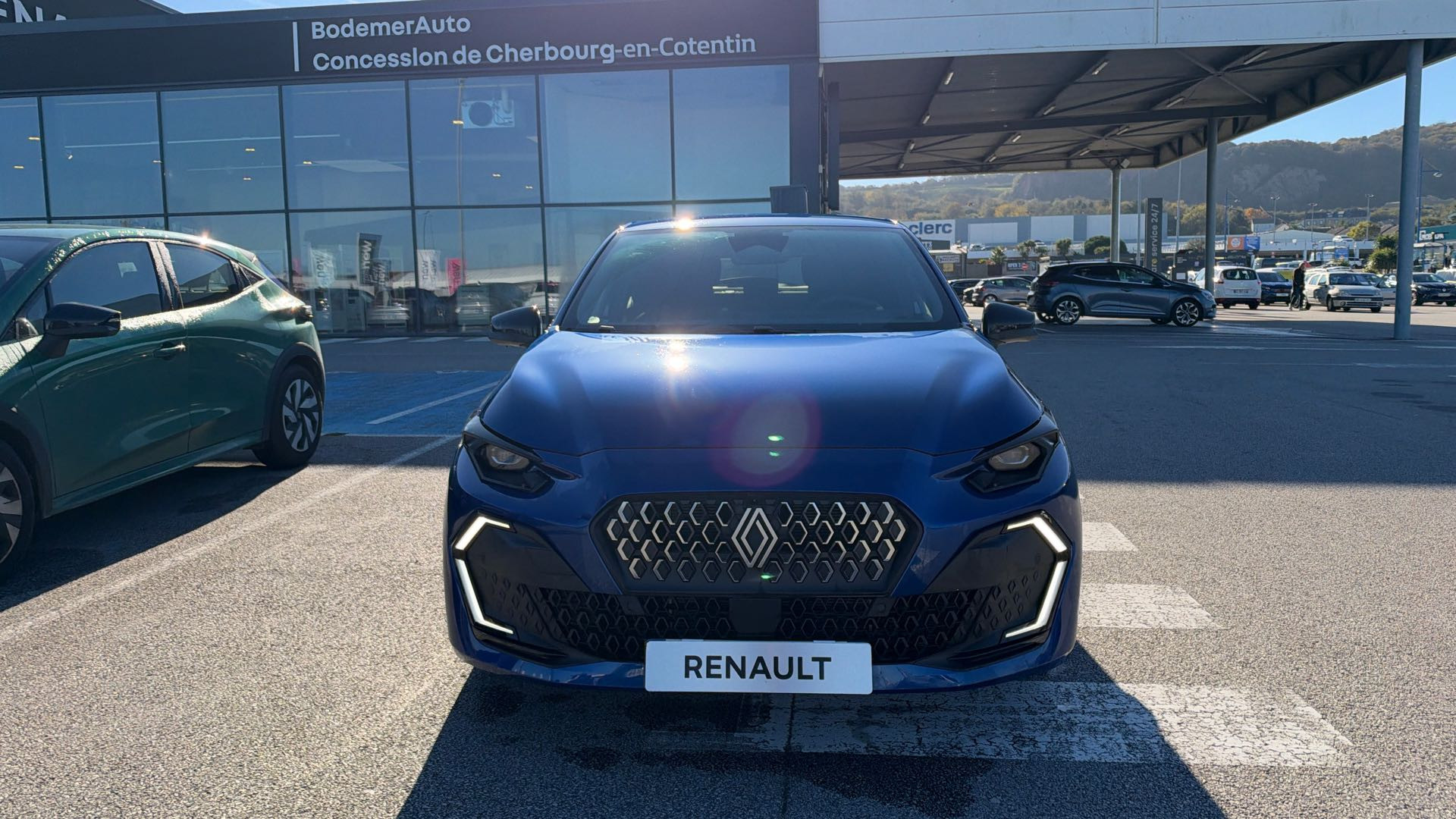 Vente en ligne Renault Clio 6 Clio E-Tech full hybrid 160 ch au prix de 26 490 €