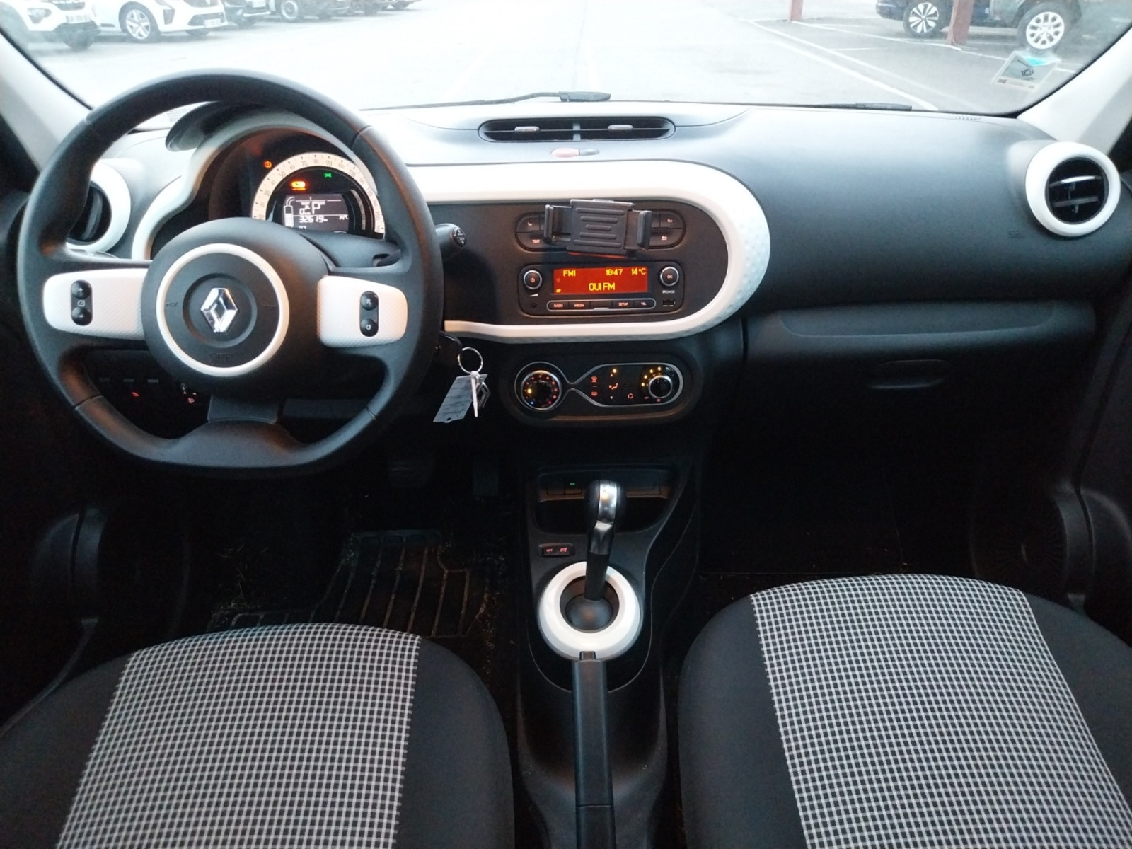 Vente en ligne Renault Twingo Electrique Twingo III E-Tech au prix de 12 590 €