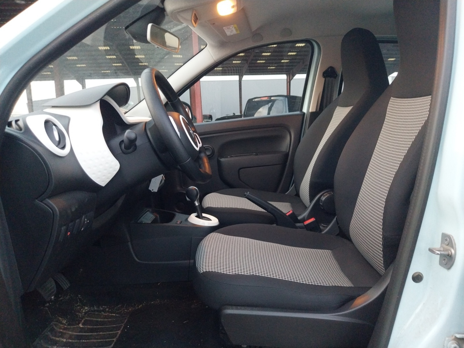 Vente en ligne Renault Twingo Electrique Twingo III E-Tech au prix de 12 590 €