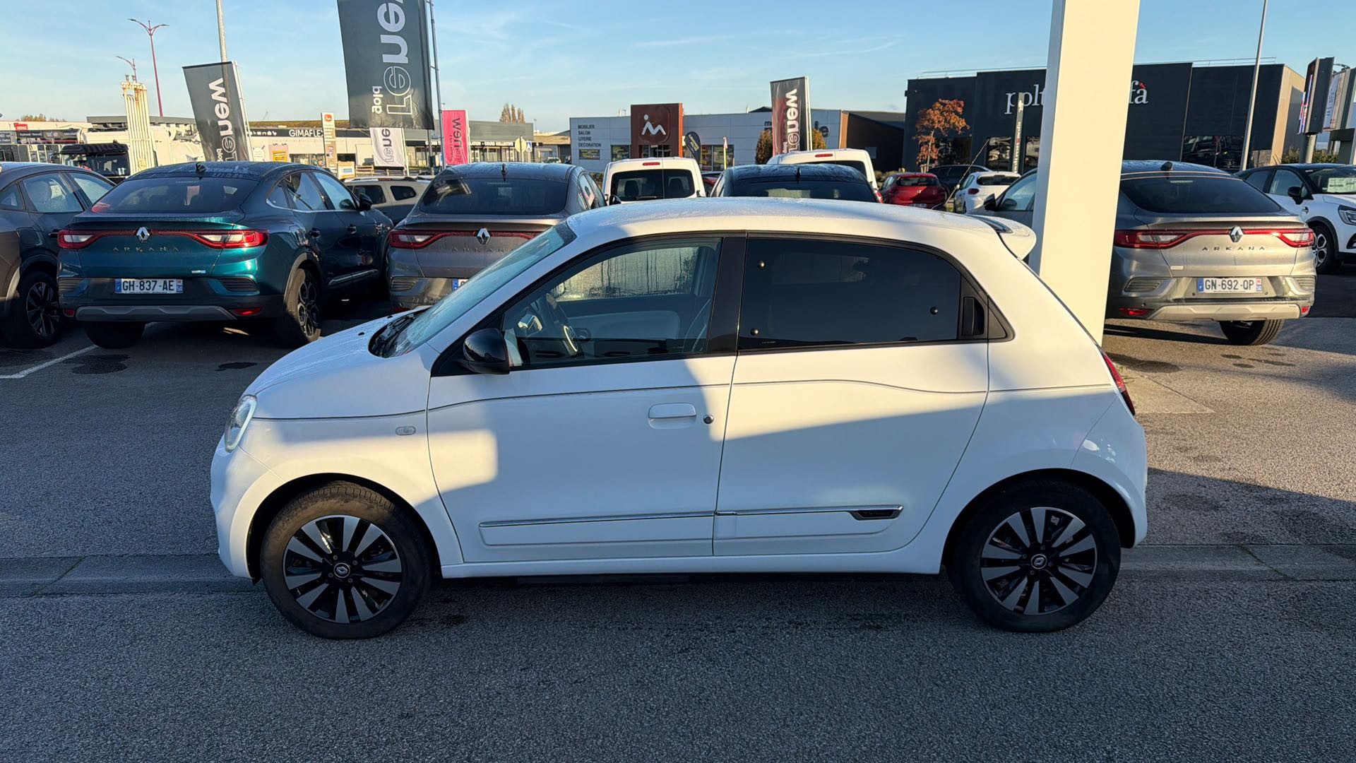 Vente en ligne Renault Twingo Electrique Twingo III E-Tech au prix de 13 990 €
