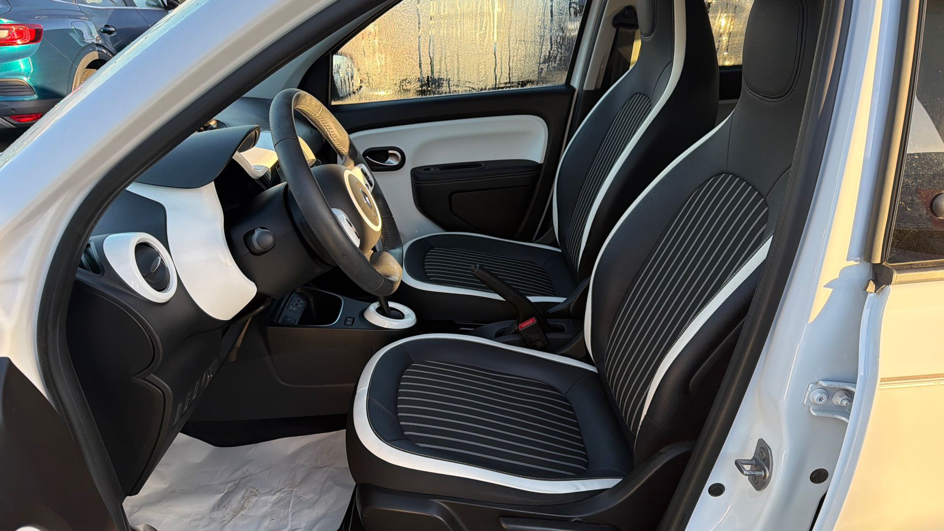Vente en ligne Renault Twingo Electrique Twingo III E-Tech au prix de 13 990 €