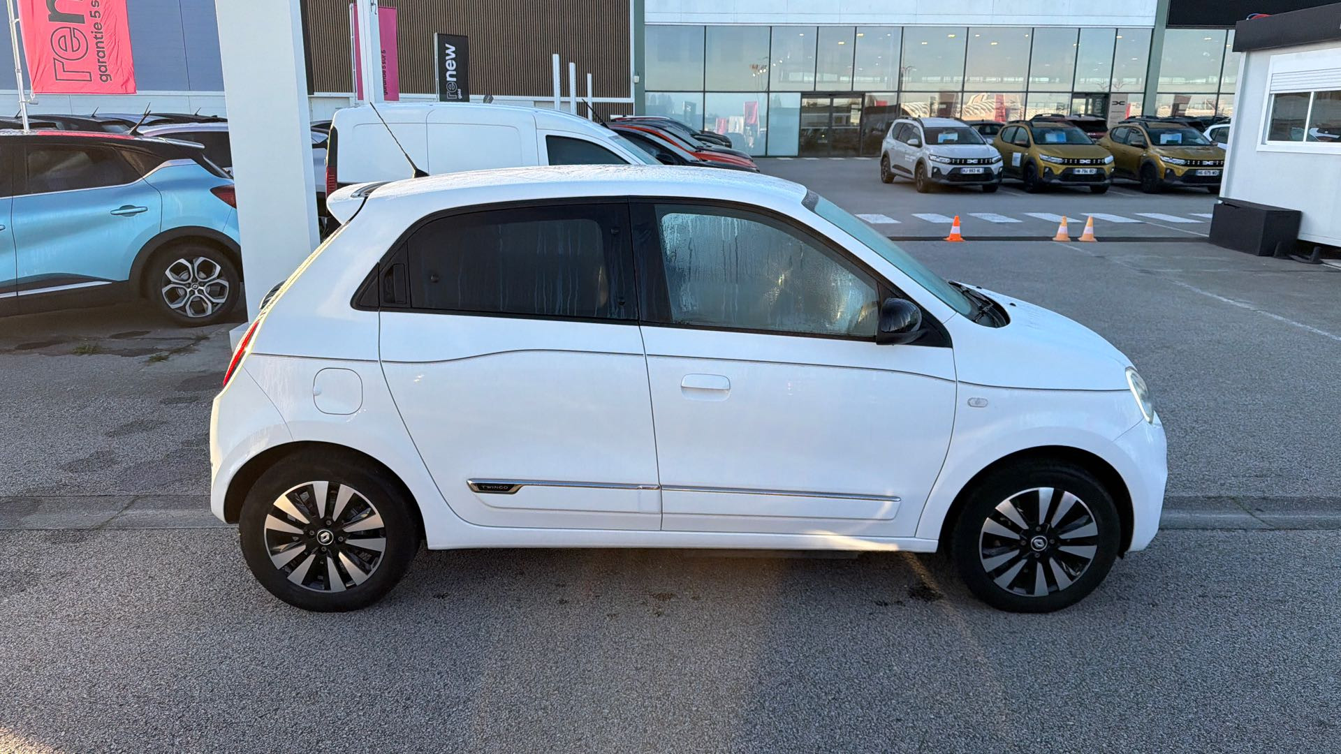 Vente en ligne Renault Twingo Electrique Twingo III E-Tech au prix de 13 990 €